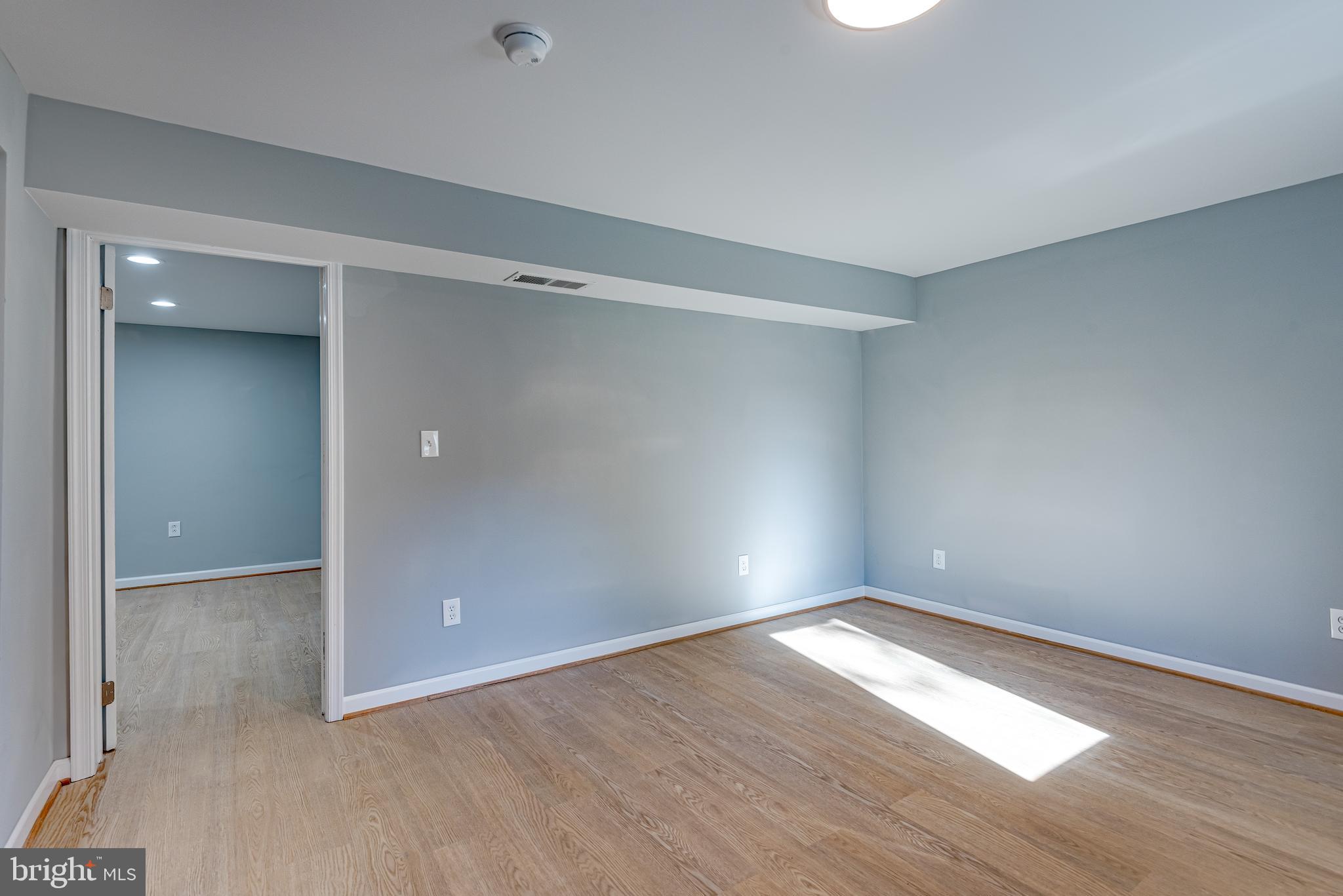 SOUTH LAWN - Residential