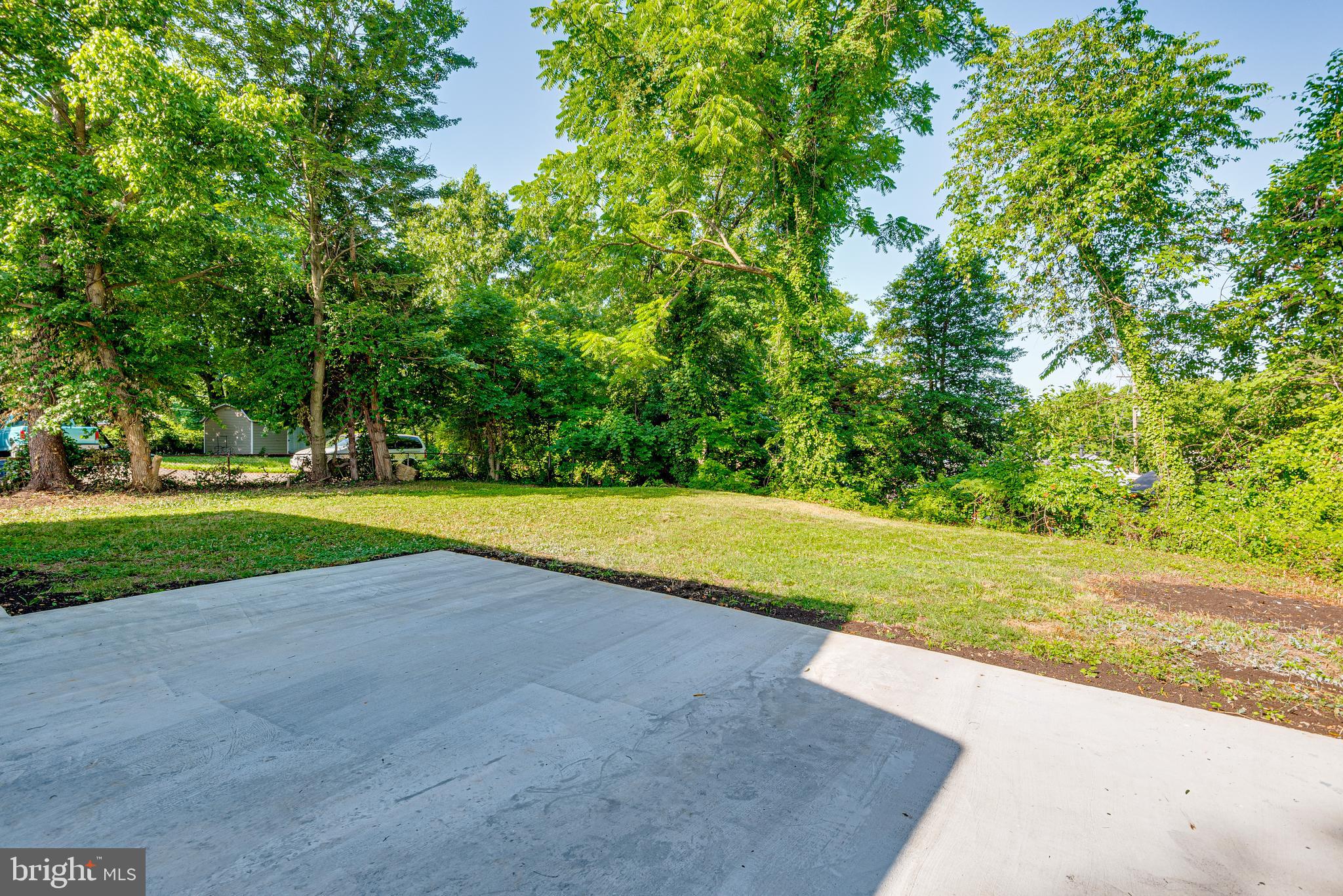 SOUTH LAWN - Residential