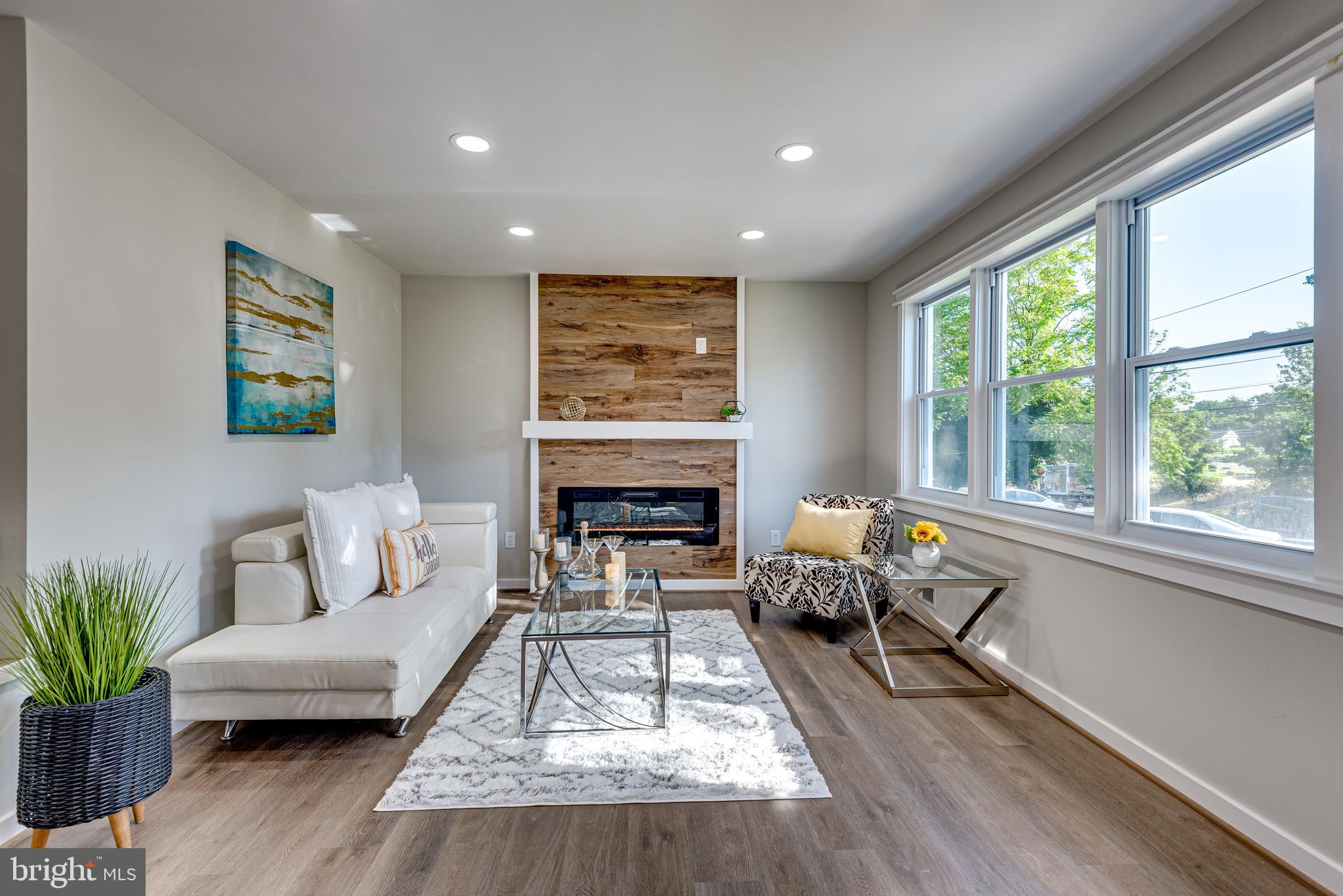 SOUTH LAWN - Residential