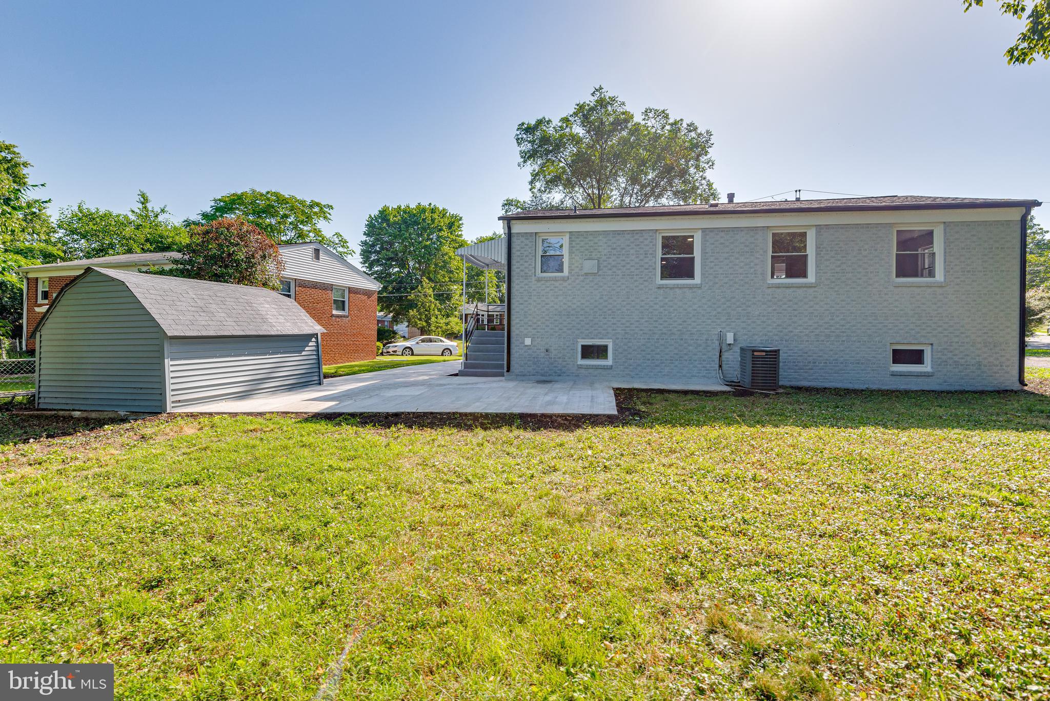 SOUTH LAWN - Residential