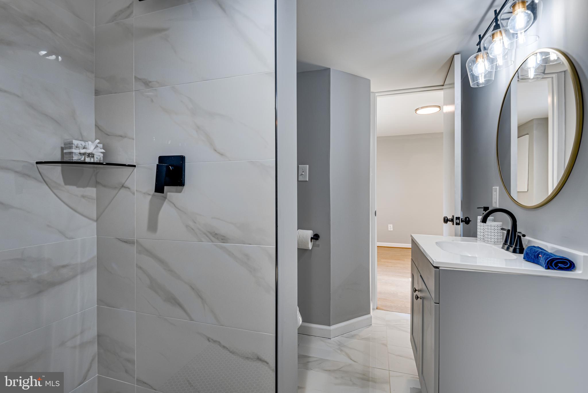 SOUTH LAWN - Residential