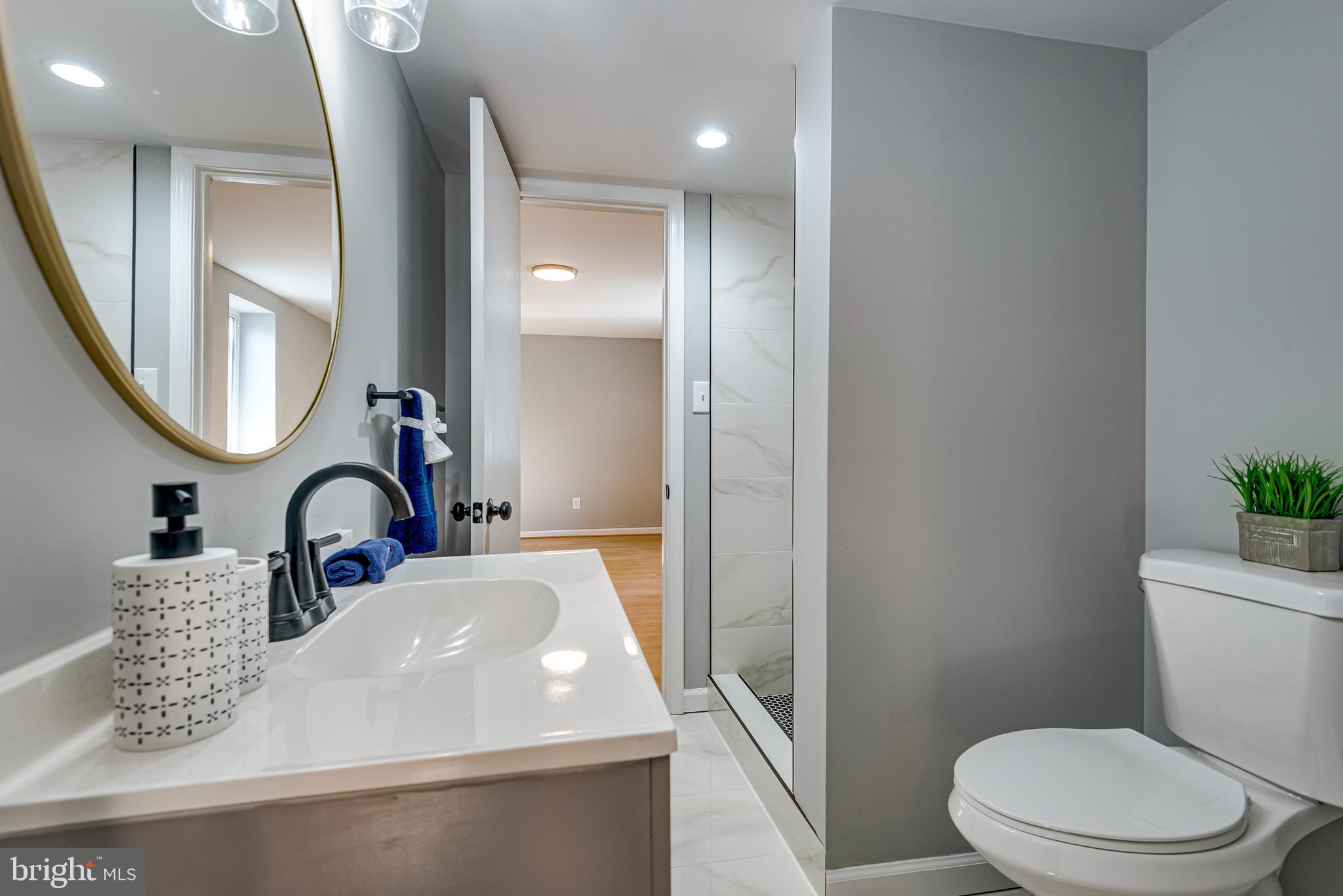 SOUTH LAWN - Residential