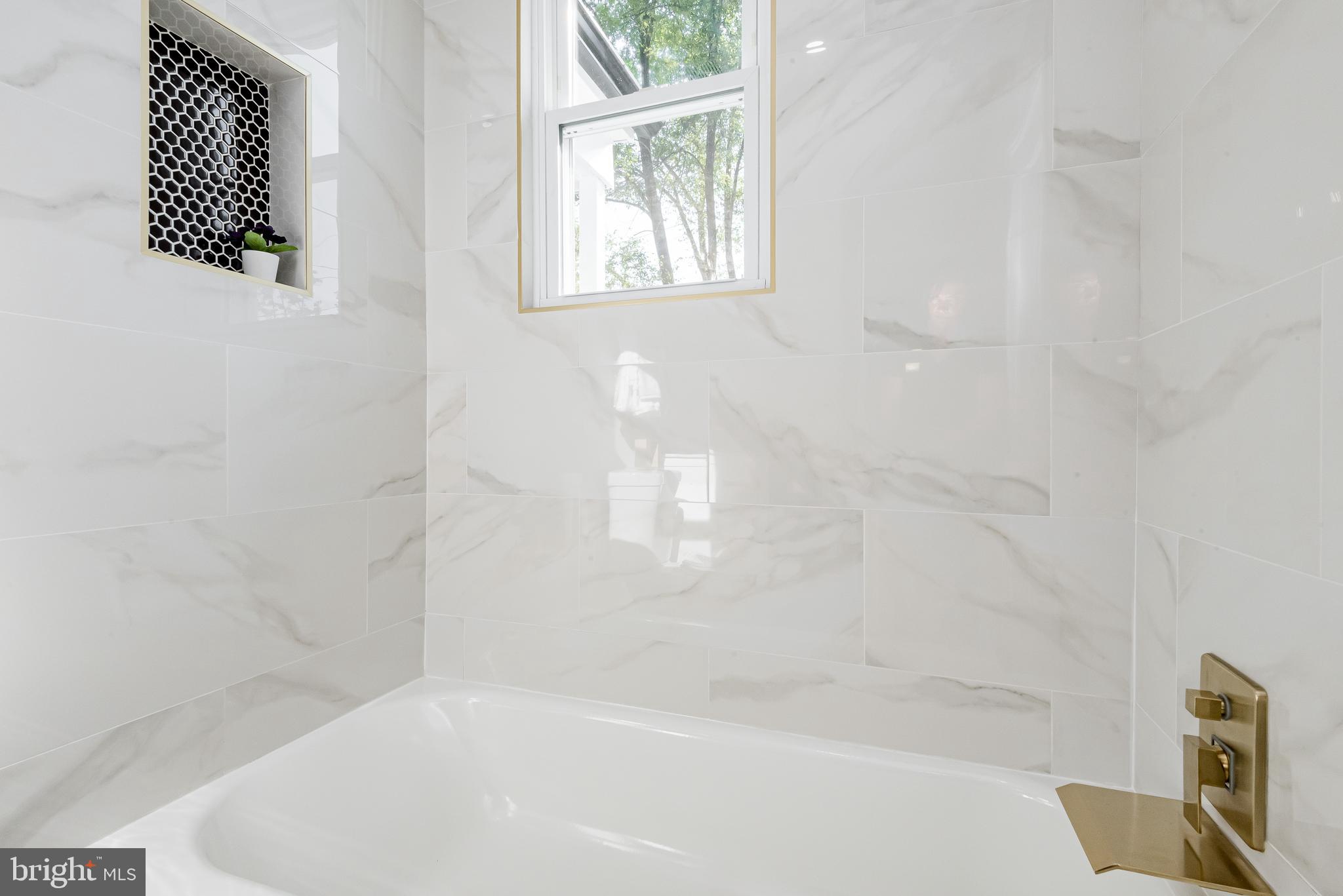 SOUTH LAWN - Residential