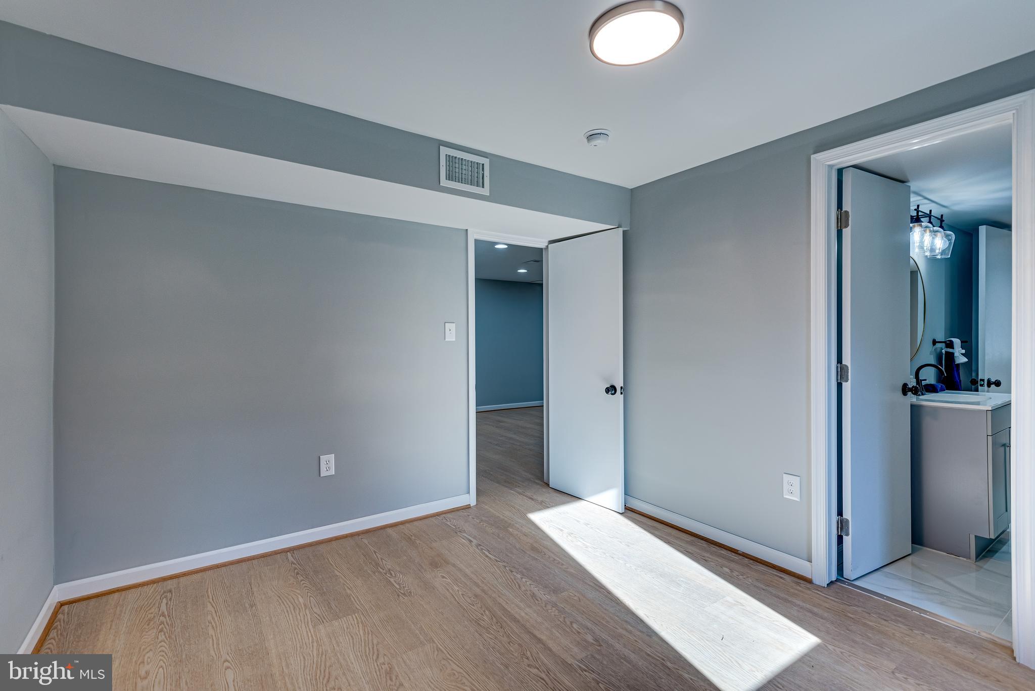 SOUTH LAWN - Residential