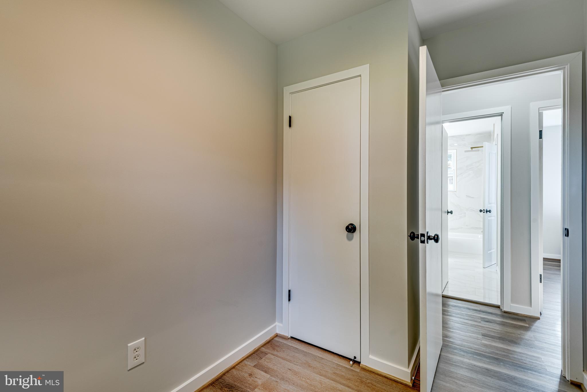 SOUTH LAWN - Residential