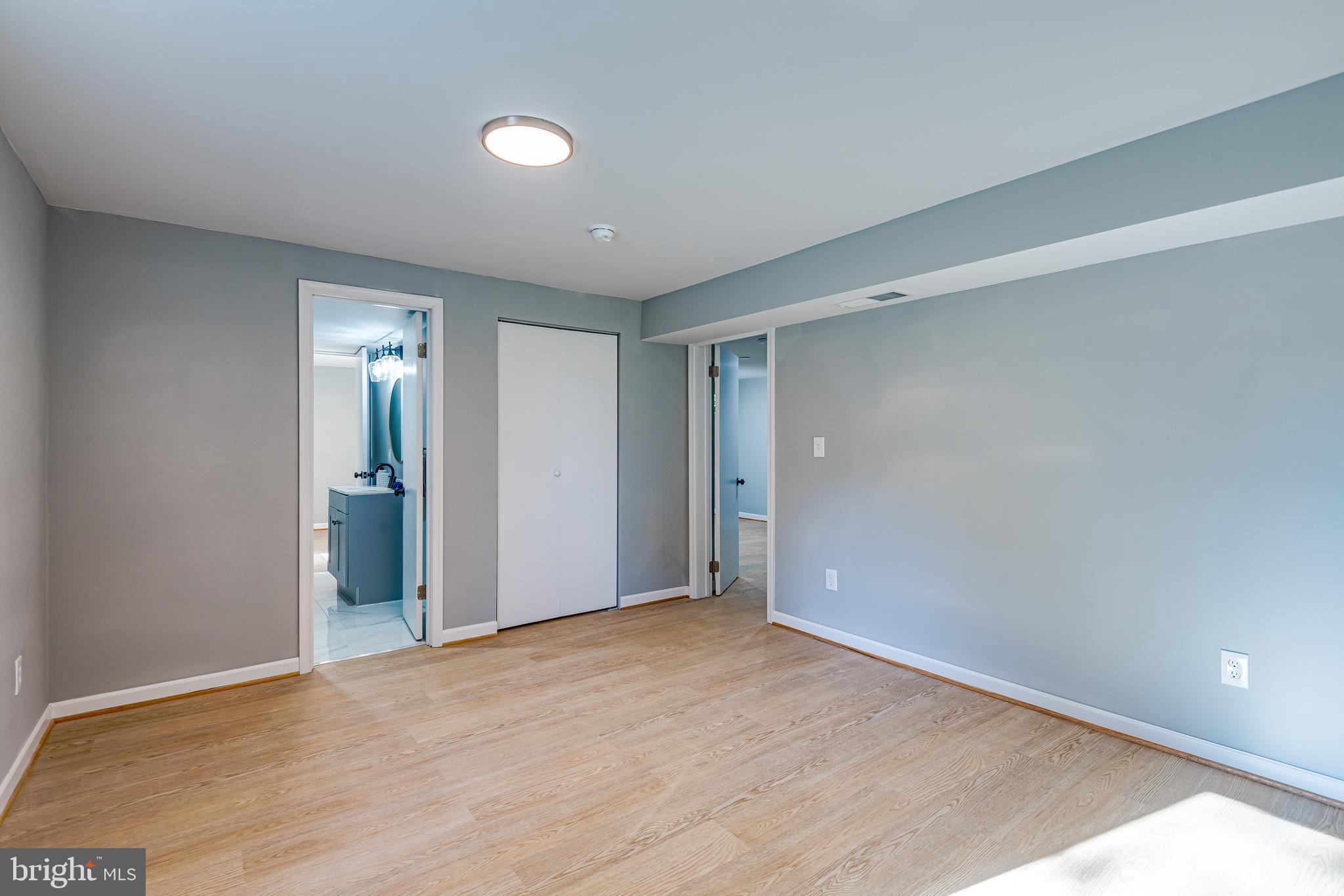 SOUTH LAWN - Residential