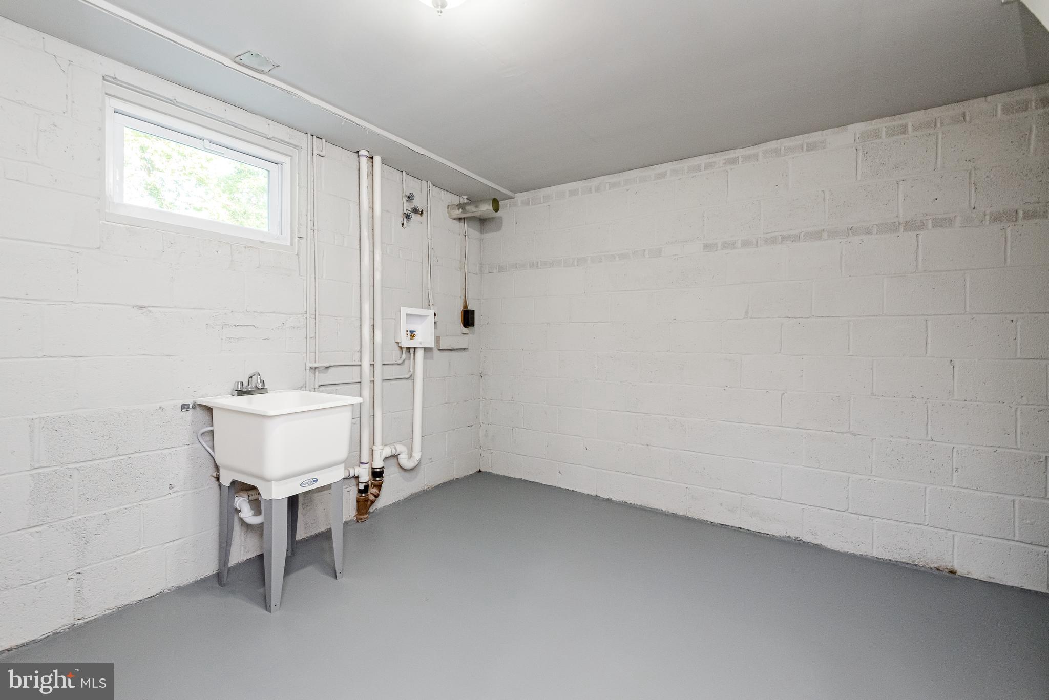 SOUTH LAWN - Residential