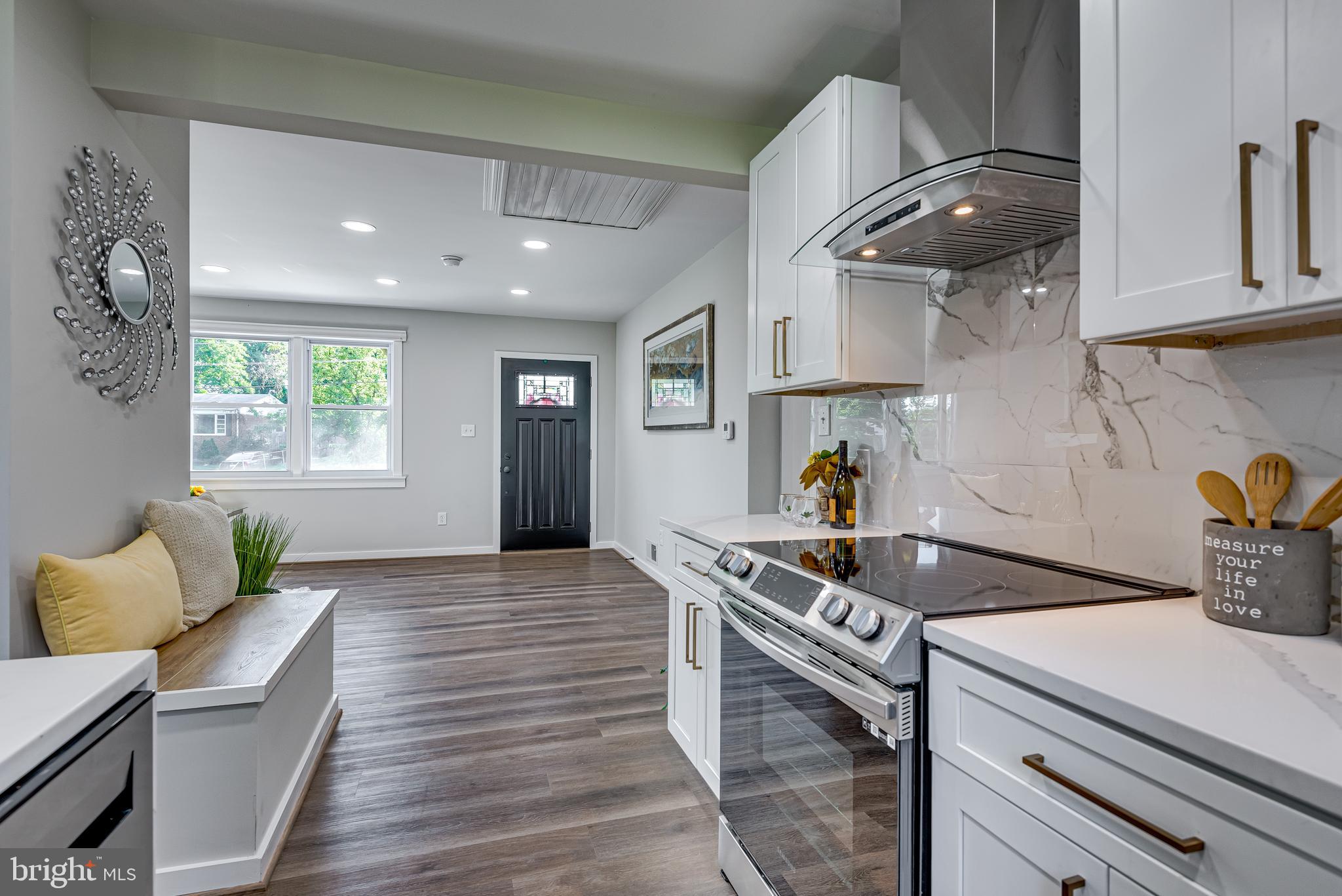 SOUTH LAWN - Residential