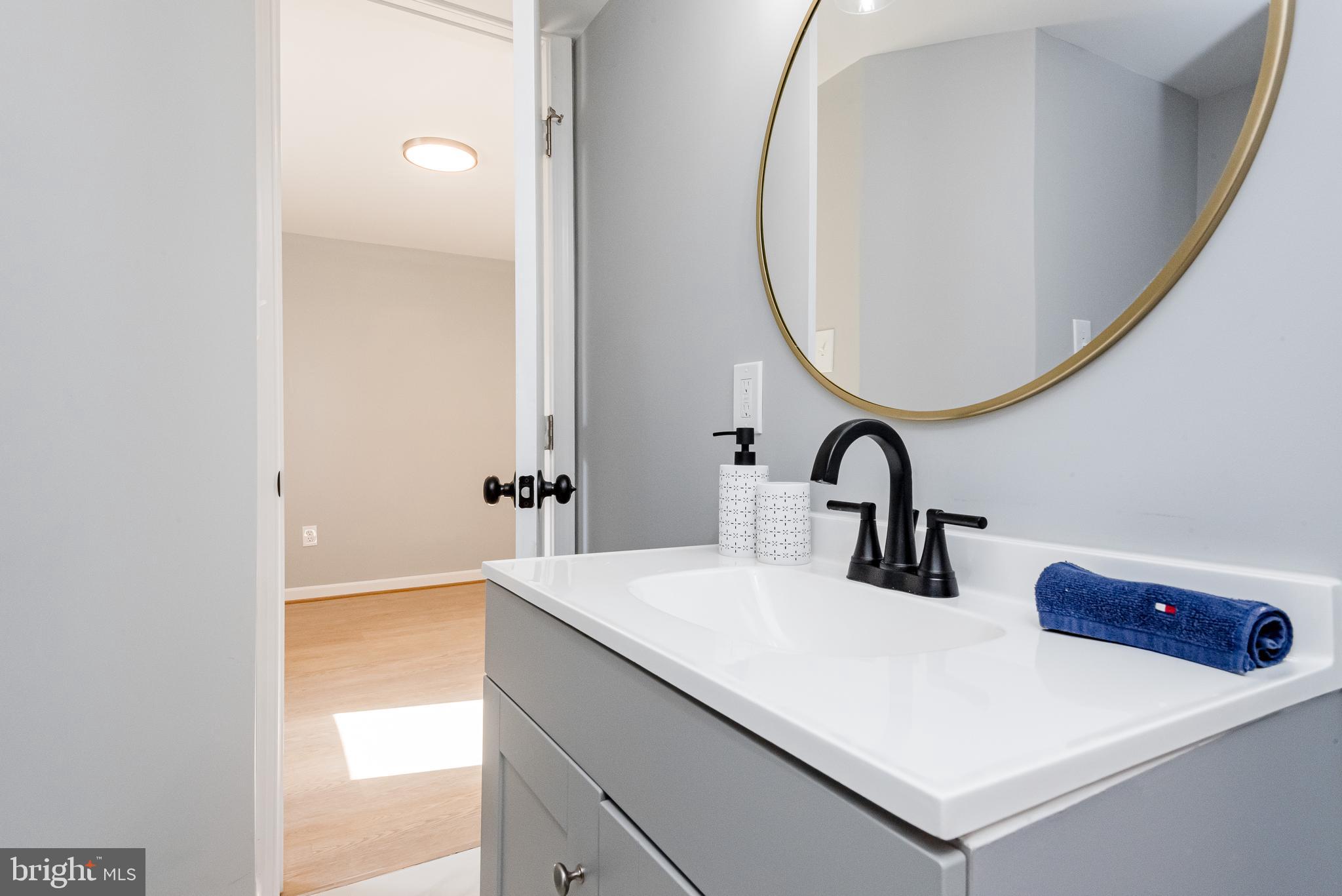 SOUTH LAWN - Residential