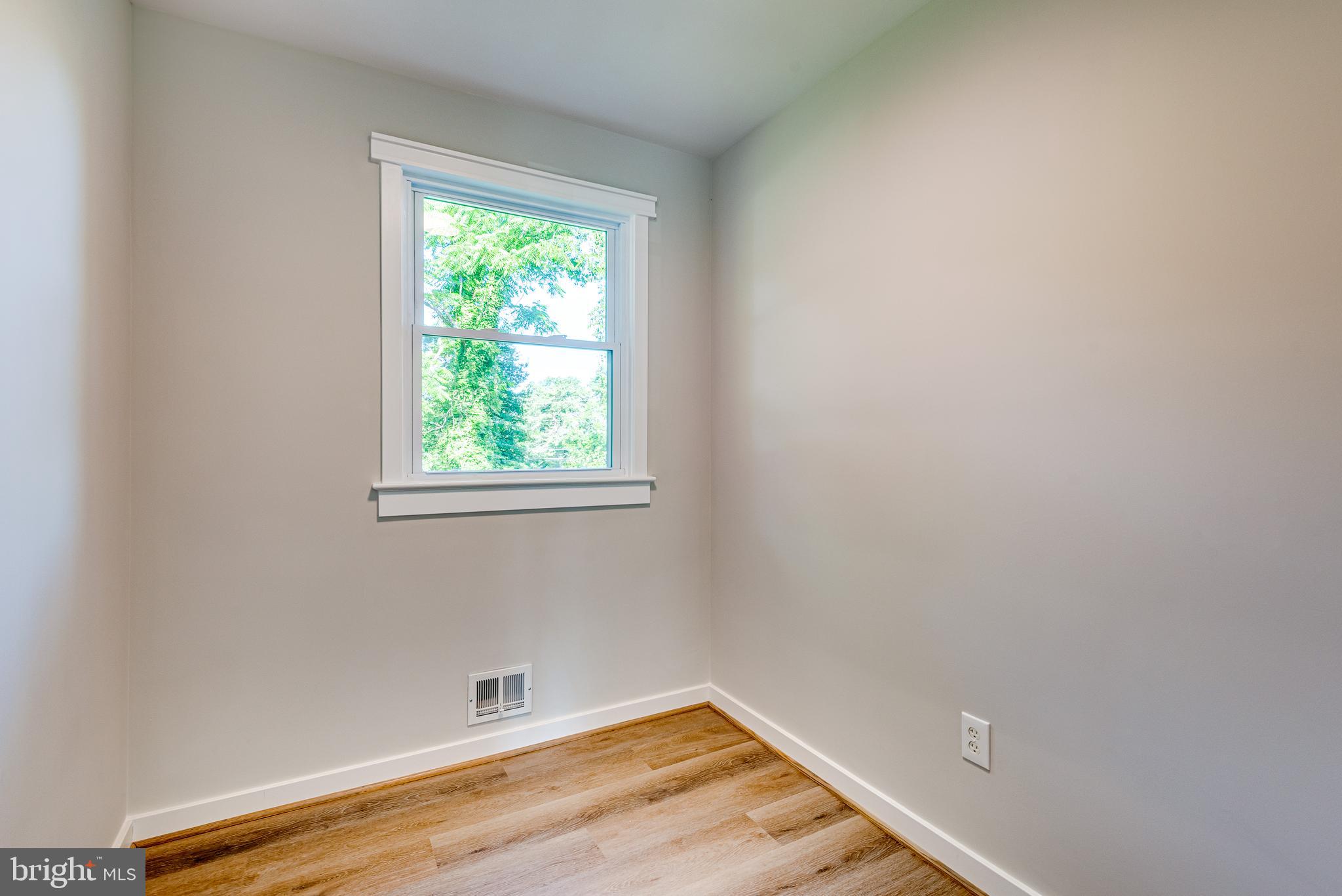 SOUTH LAWN - Residential