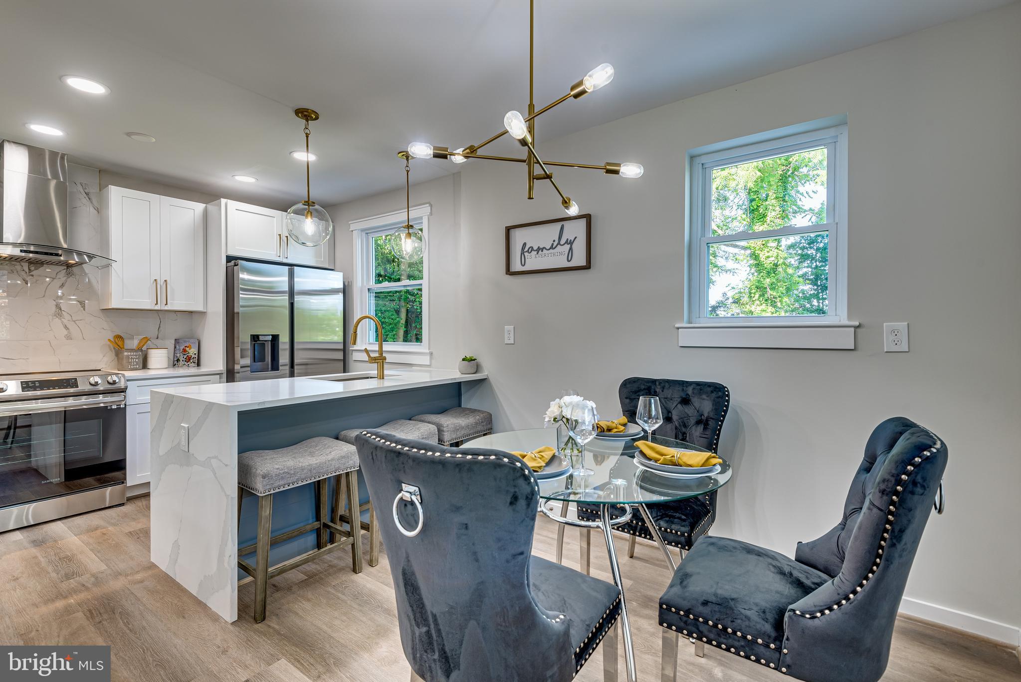 SOUTH LAWN - Residential