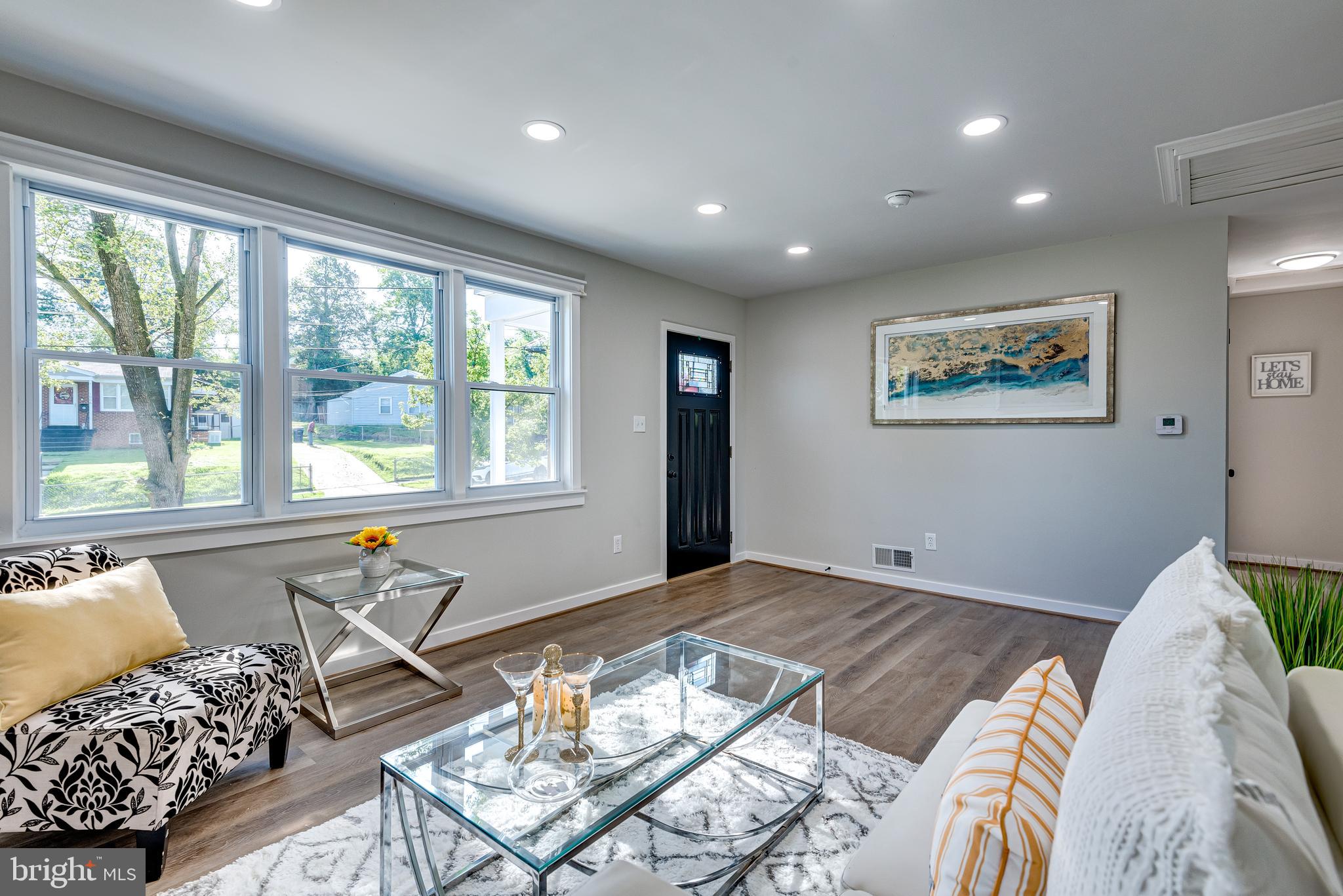 SOUTH LAWN - Residential