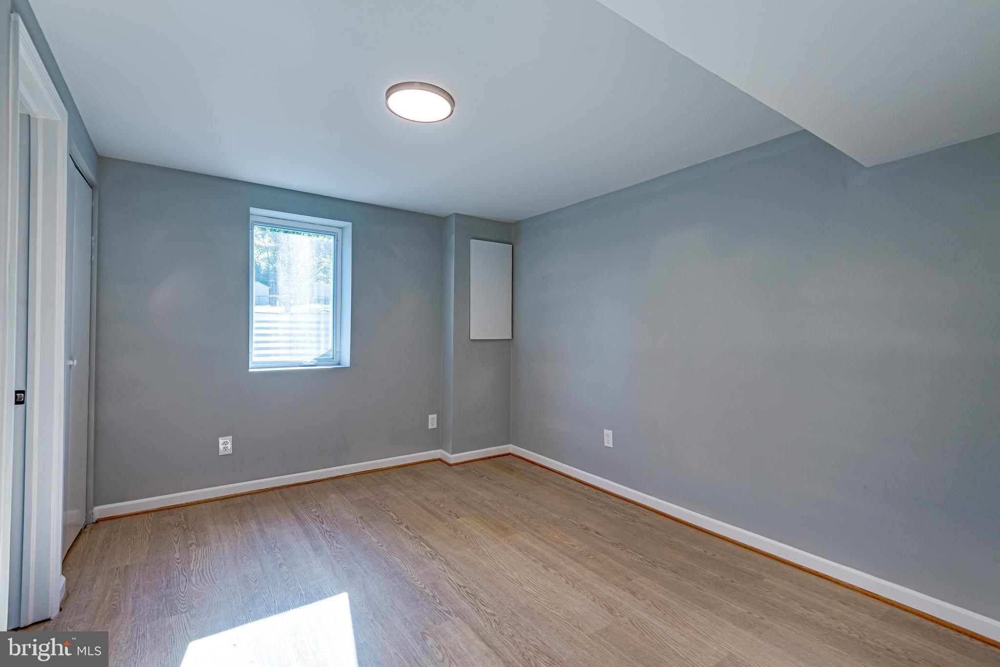 SOUTH LAWN - Residential