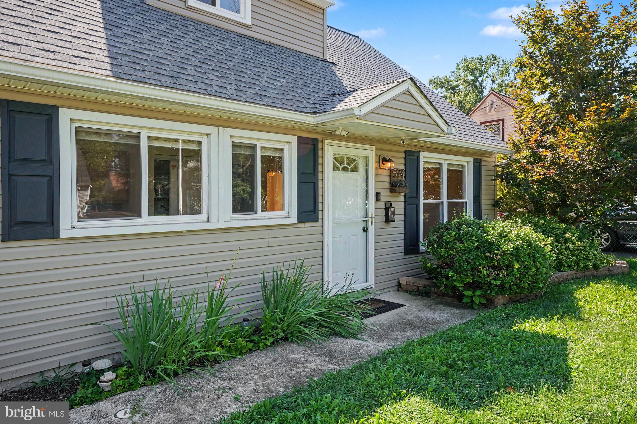 594 ROSEMAR DRIVE
