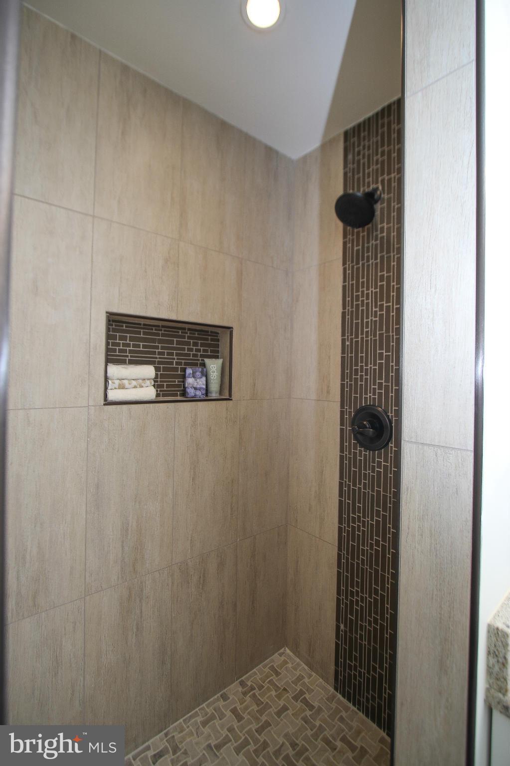 BROYHILL CREST - Residential Lease