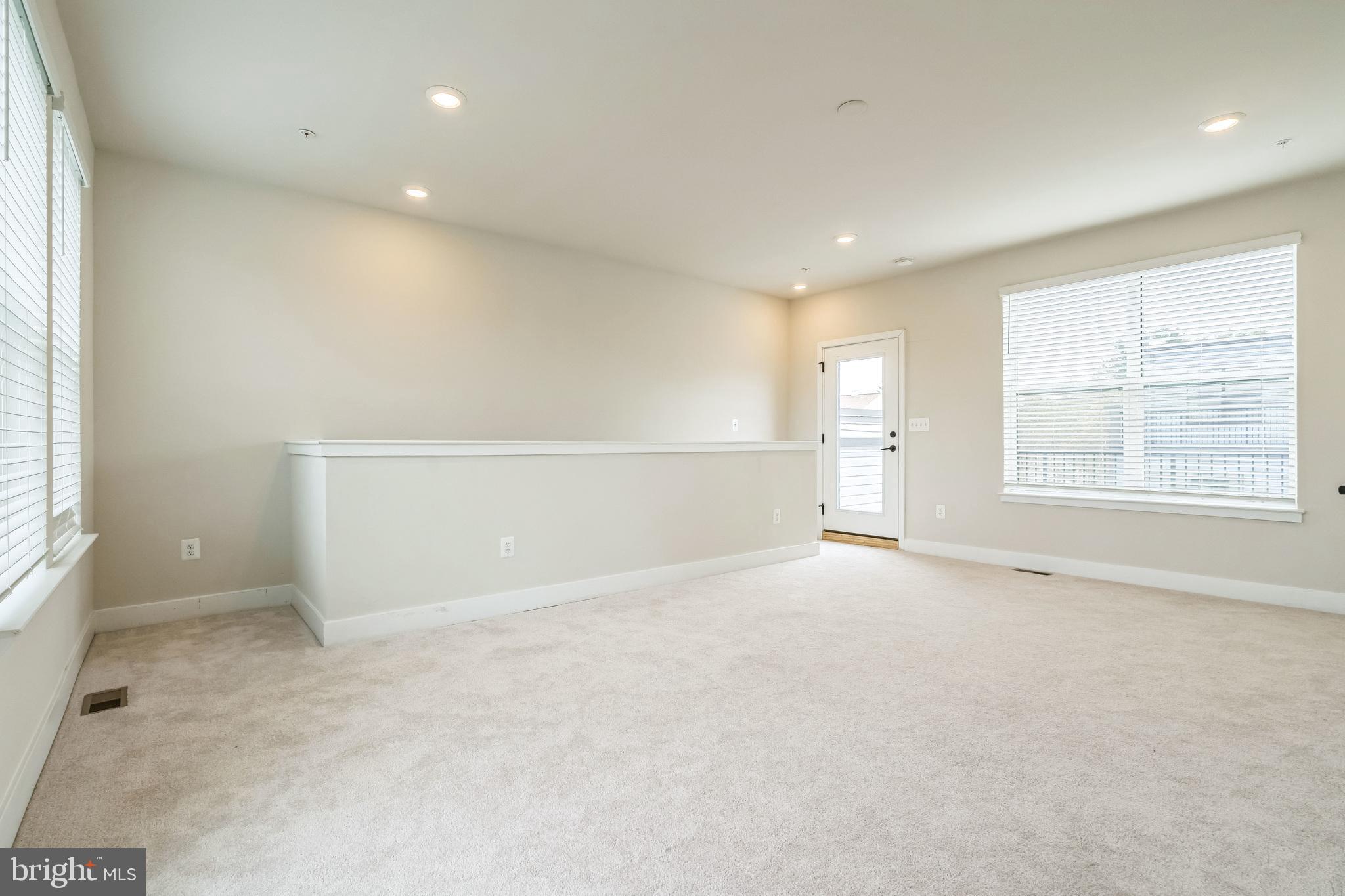 MEDFIELD - Residential