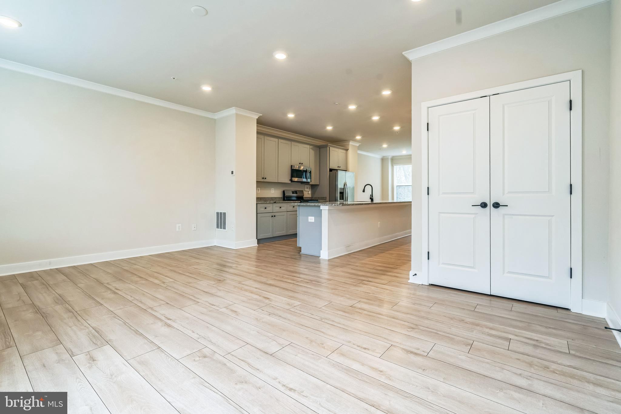 MEDFIELD - Residential