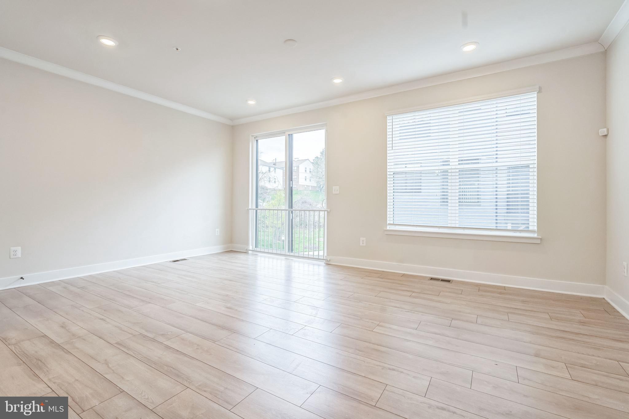 MEDFIELD - Residential