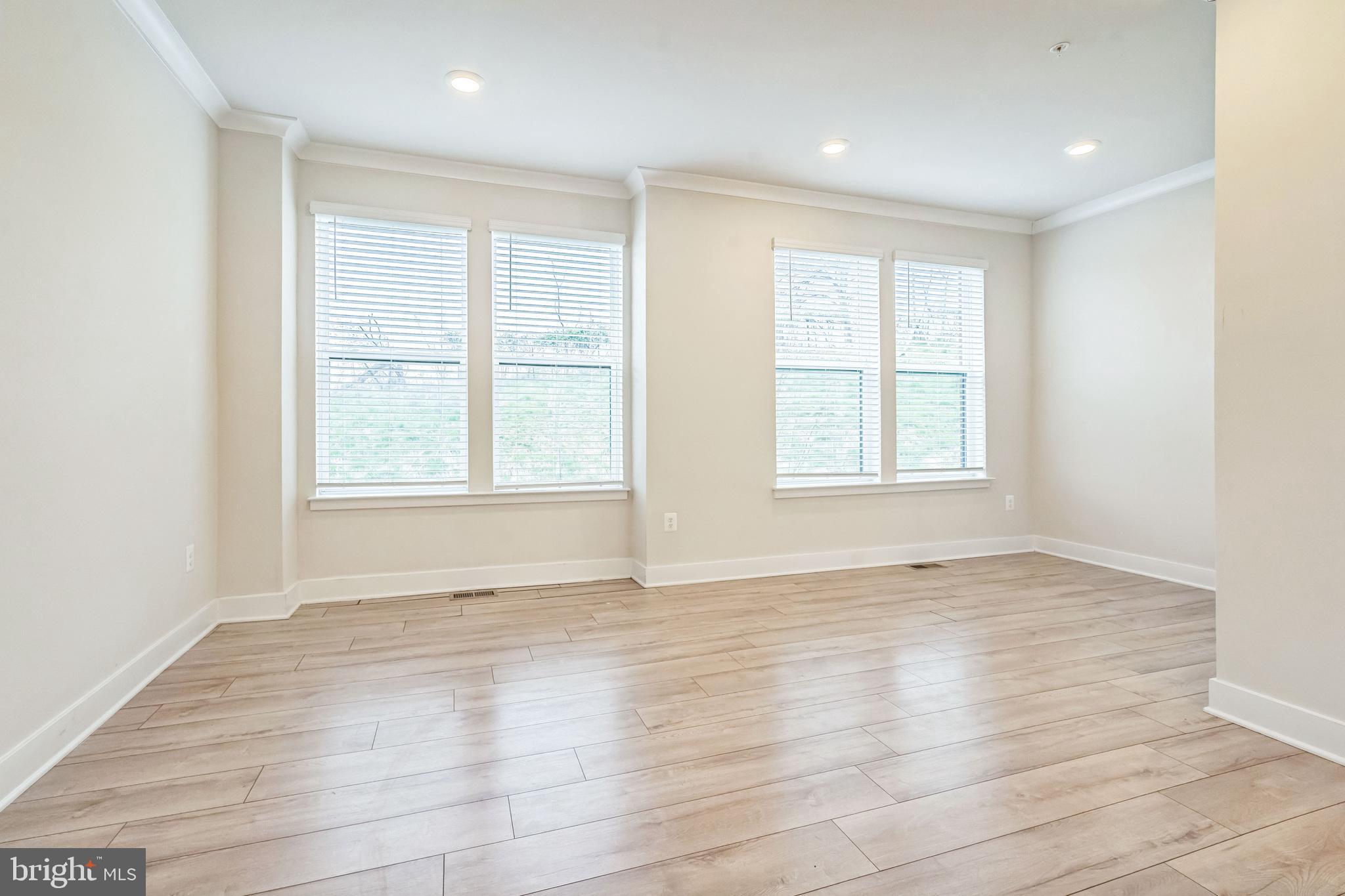 MEDFIELD - Residential