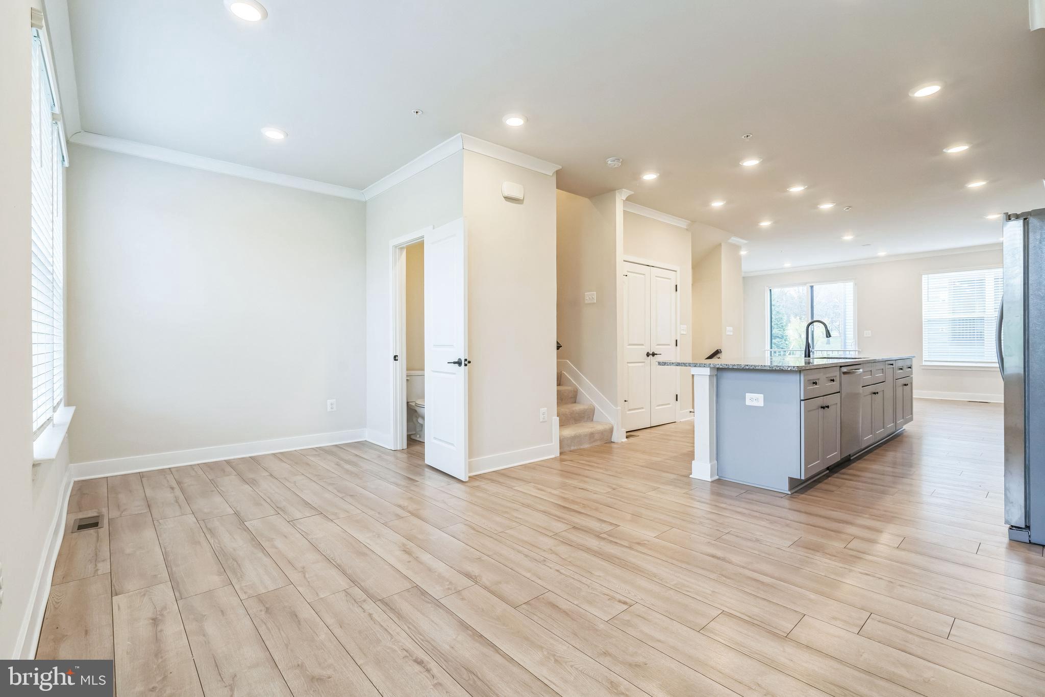 MEDFIELD - Residential