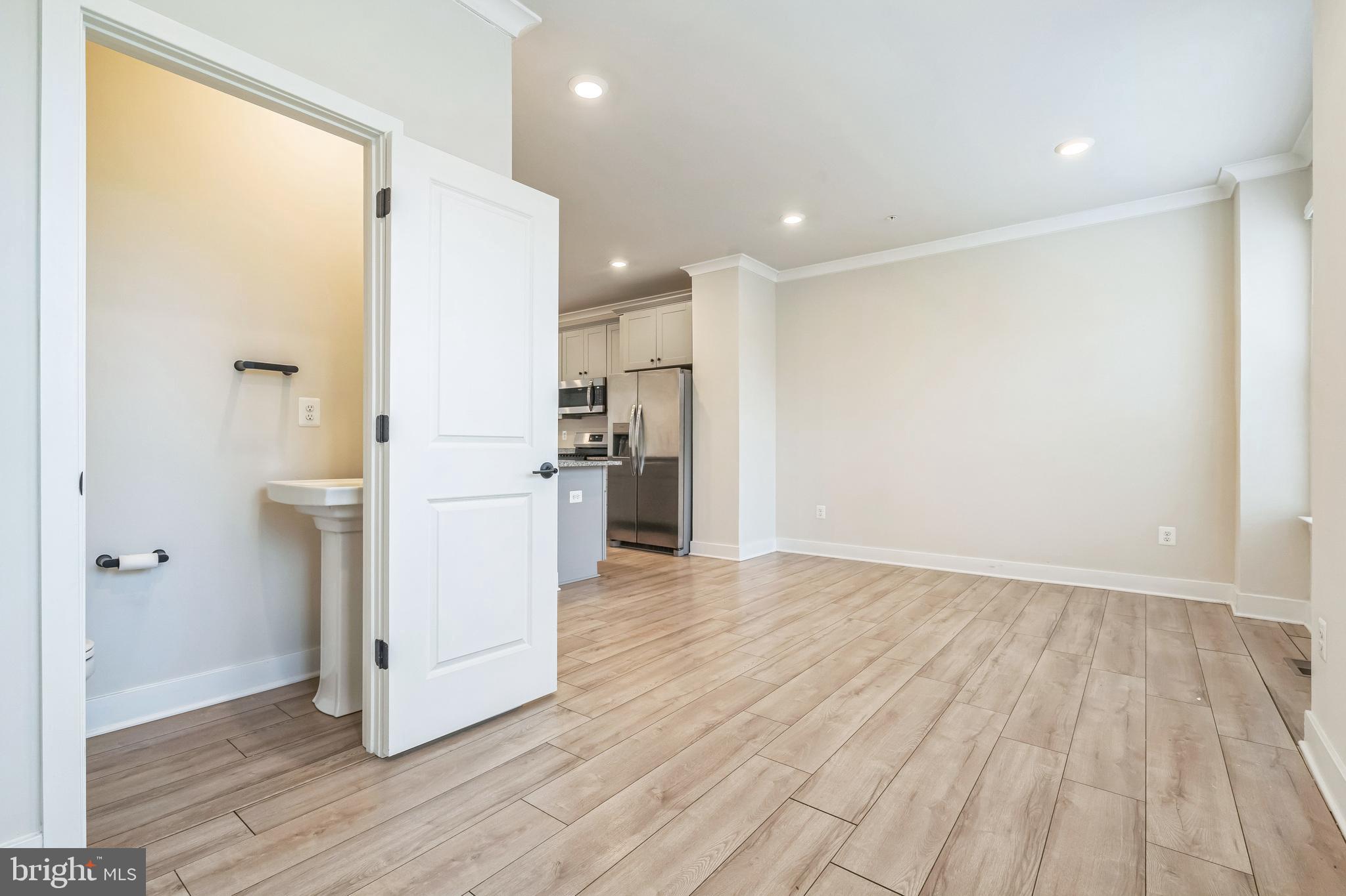 MEDFIELD - Residential
