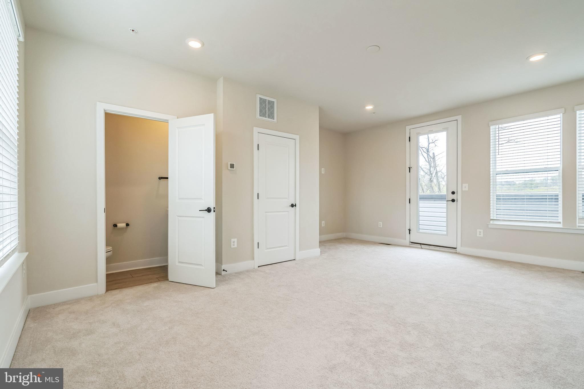 MEDFIELD - Residential