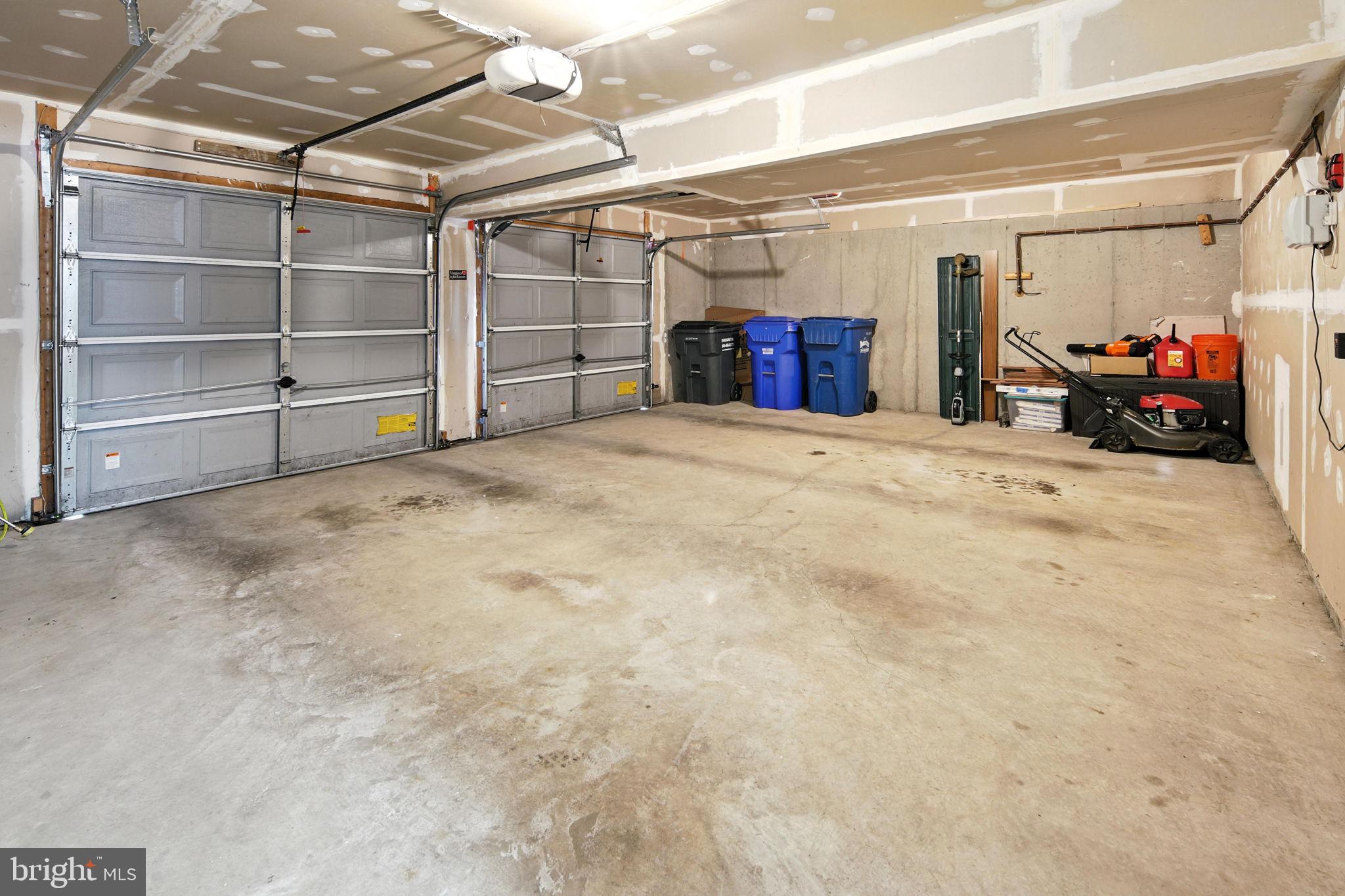 SOUTH HAMPTON - Residential