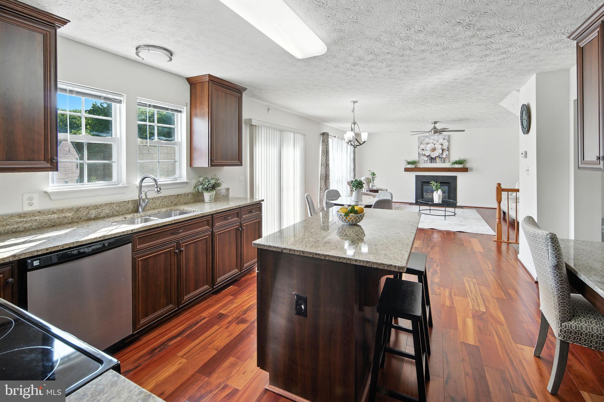 SOUTH HAMPTON - Residential