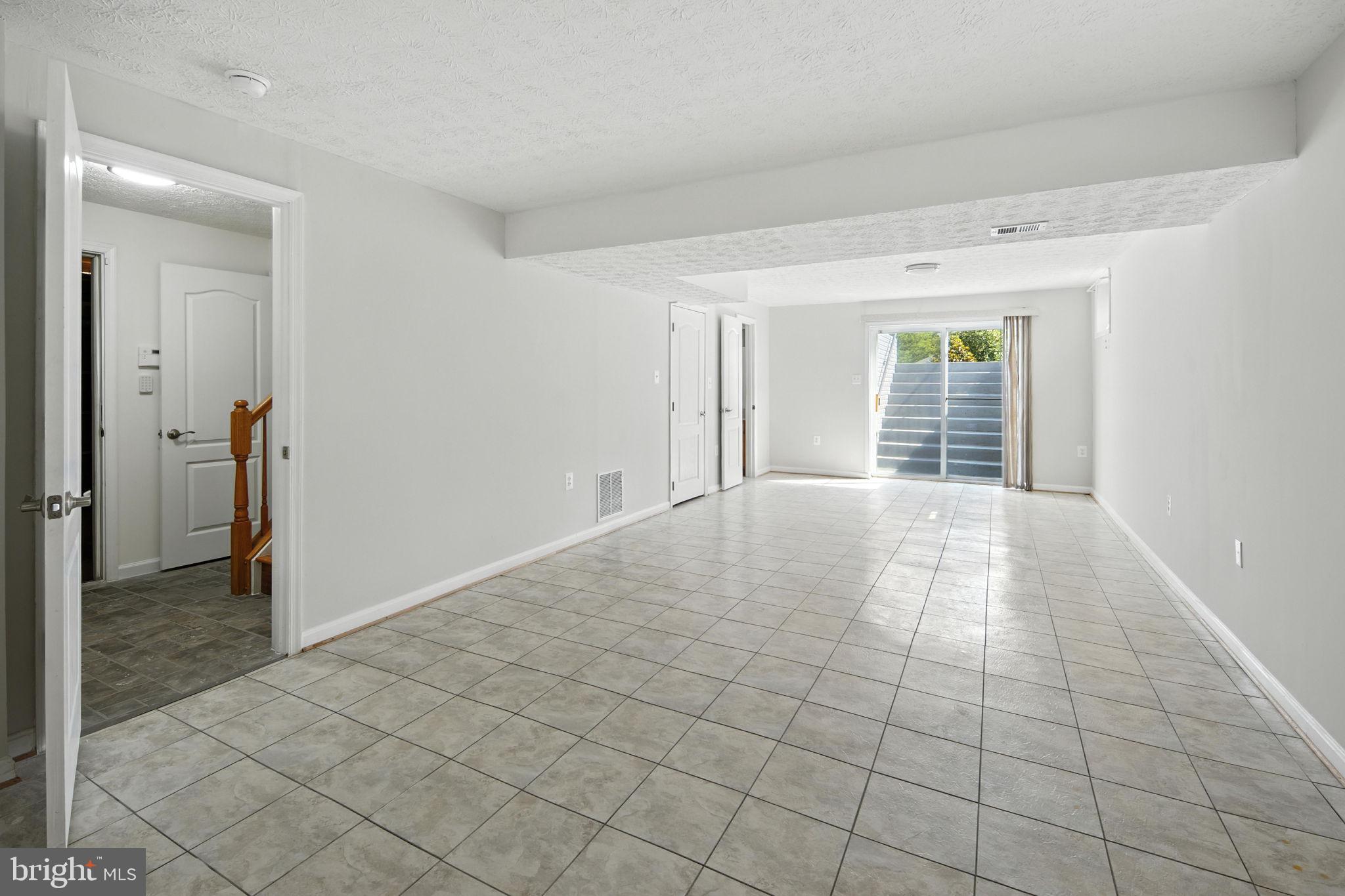 SOUTH HAMPTON - Residential