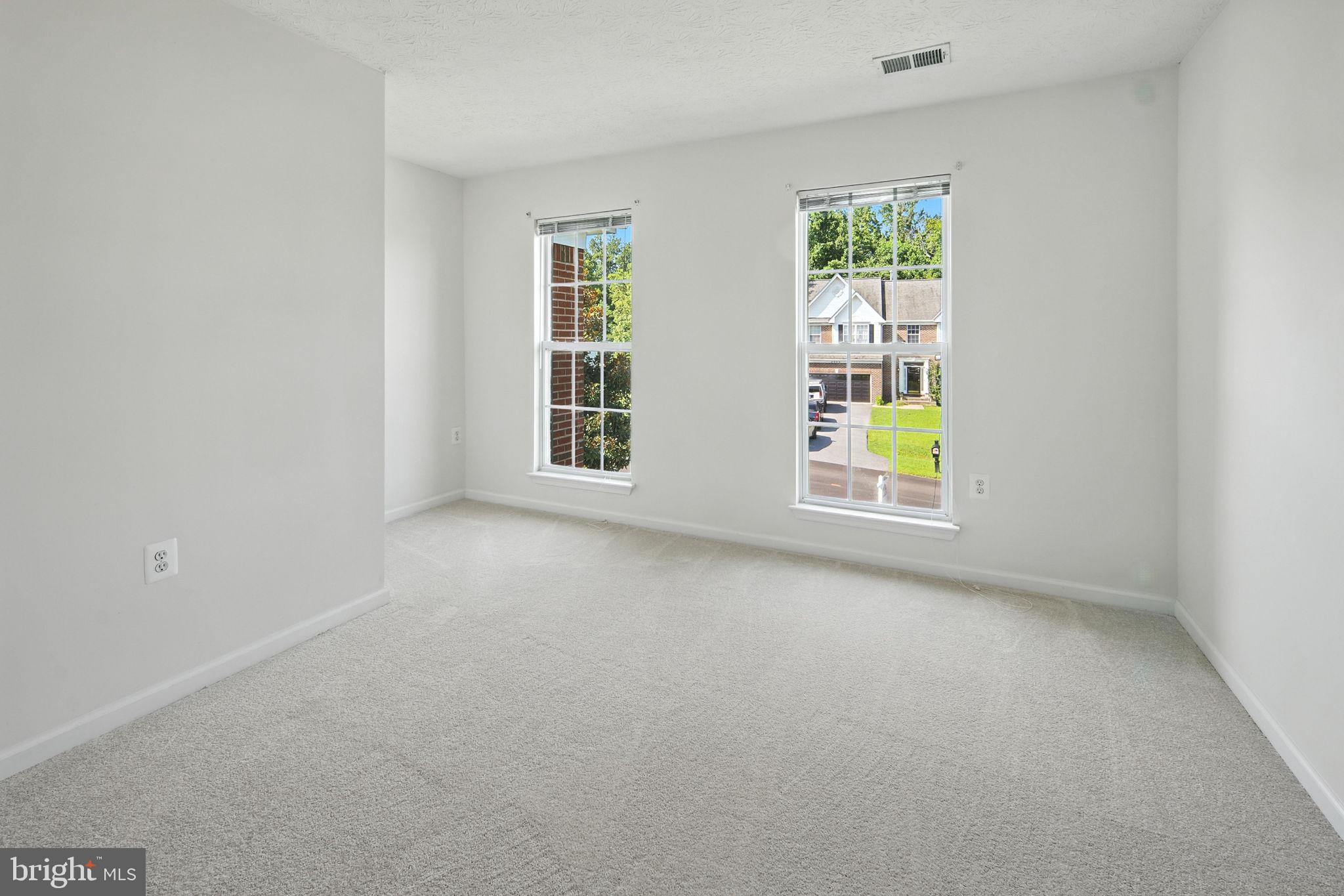 SOUTH HAMPTON - Residential