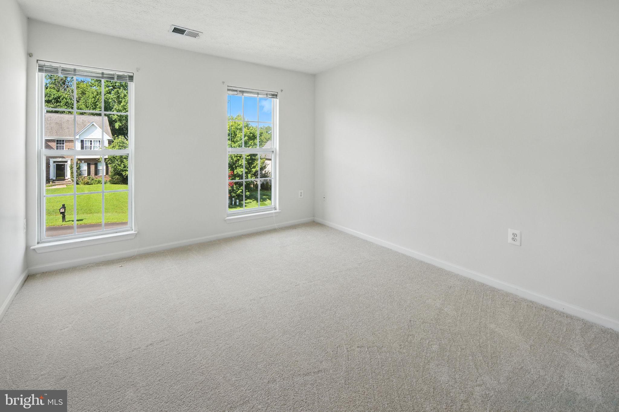 SOUTH HAMPTON - Residential