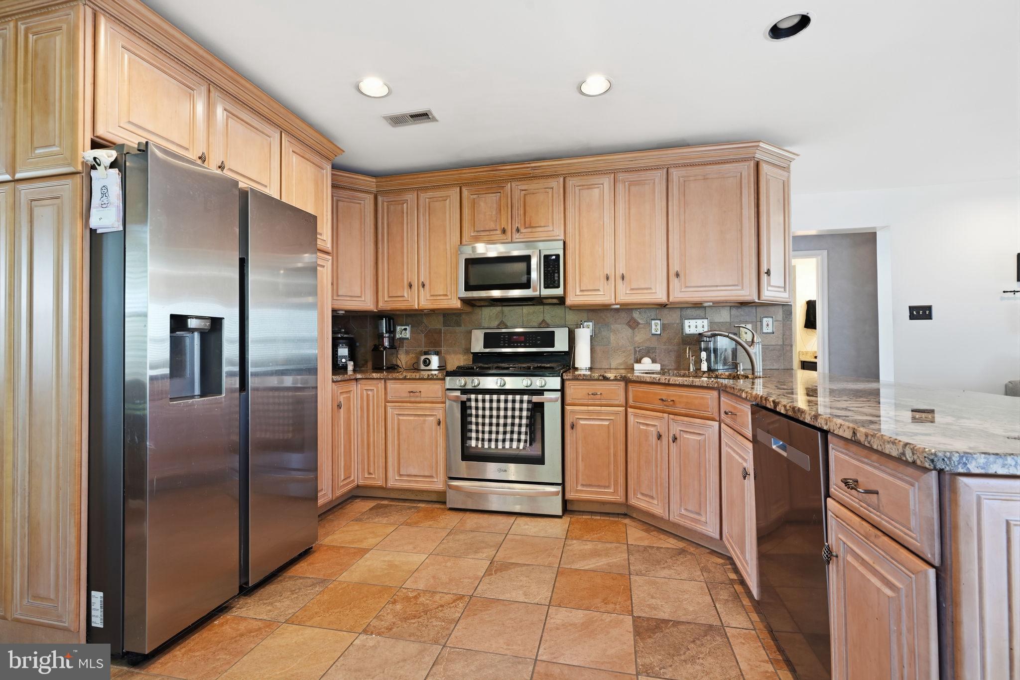 1208 CANDLEWICK COURT