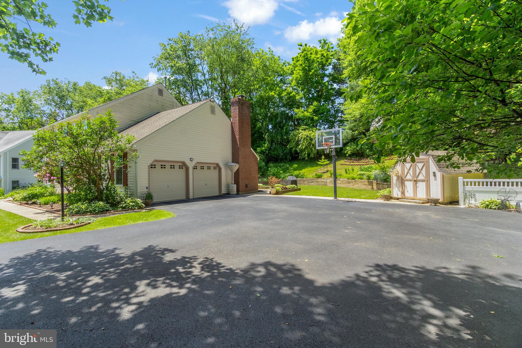 8 GLEN VIEW PLACE