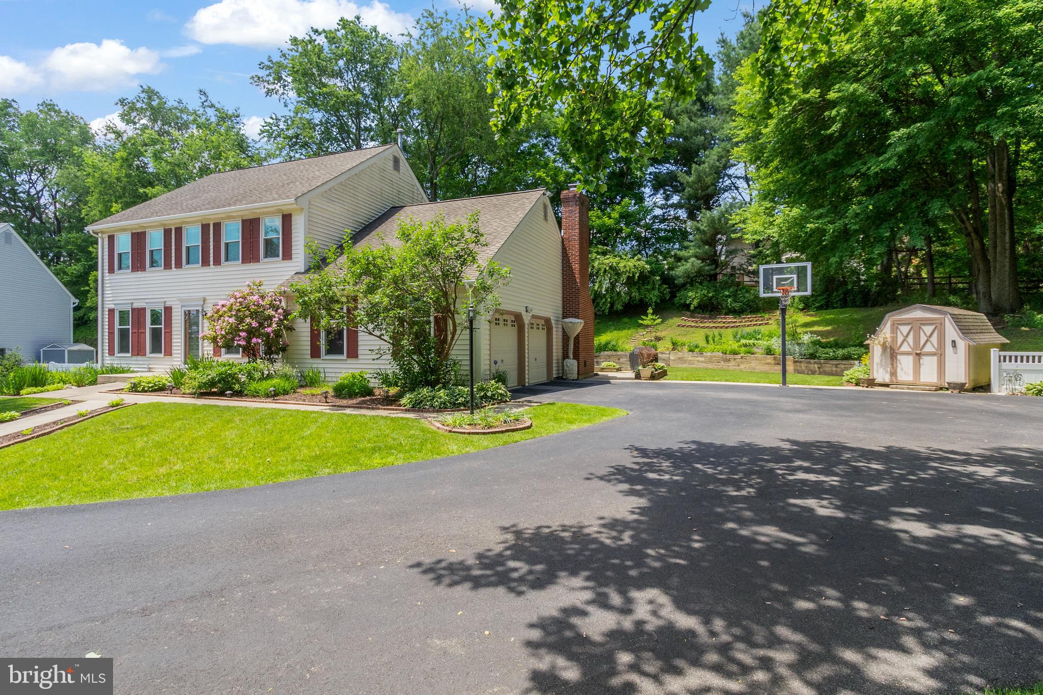 8 GLEN VIEW PLACE