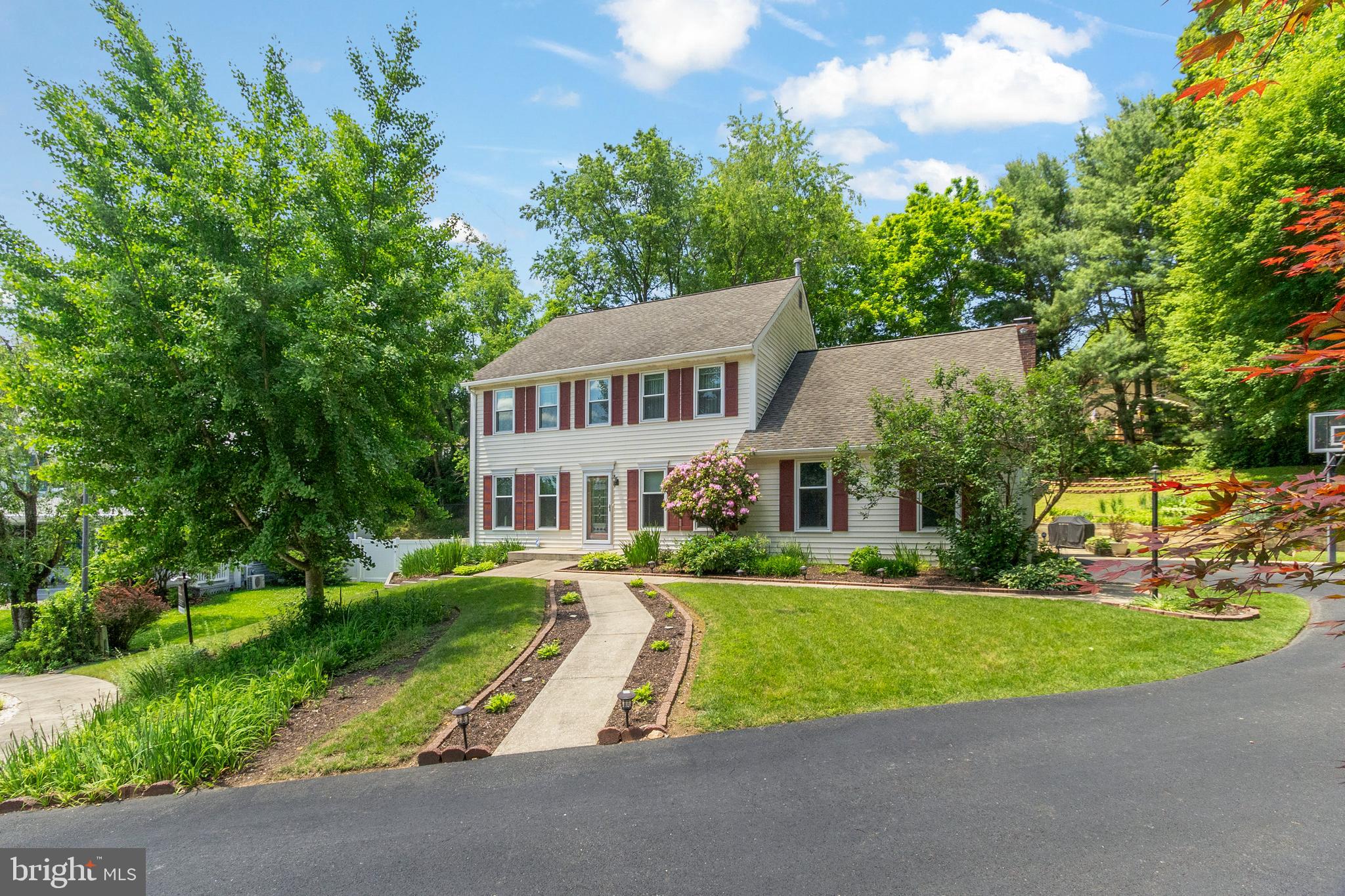 8 GLEN VIEW PLACE
