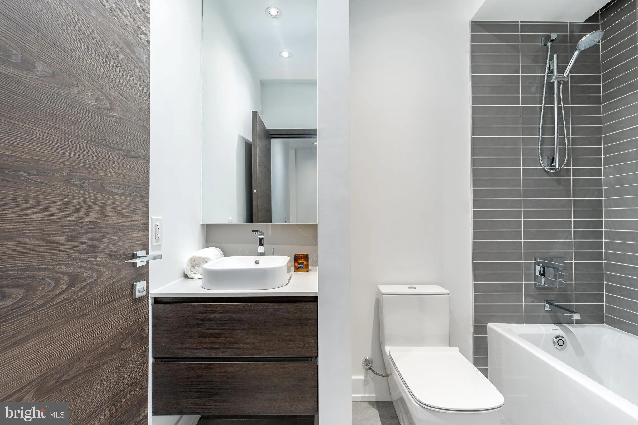 Philadelphia, Pennsylvania 19103, United States, 3 Bedrooms Bedrooms, ,4 BathroomsBathrooms,Residential,Active,183273