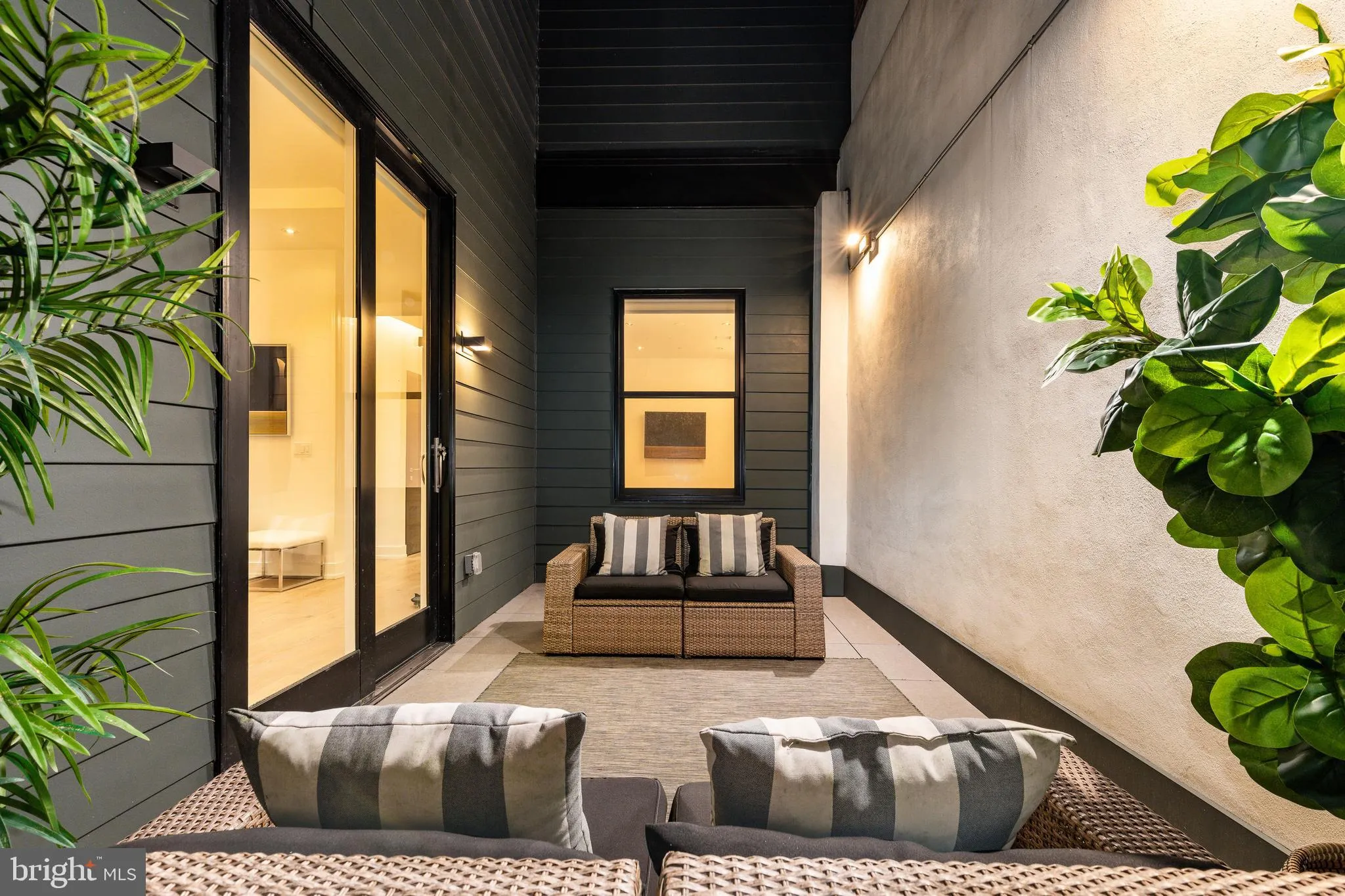 Philadelphia, Pennsylvania 19103, United States, 3 Bedrooms Bedrooms, ,4 BathroomsBathrooms,Residential,Active,183273