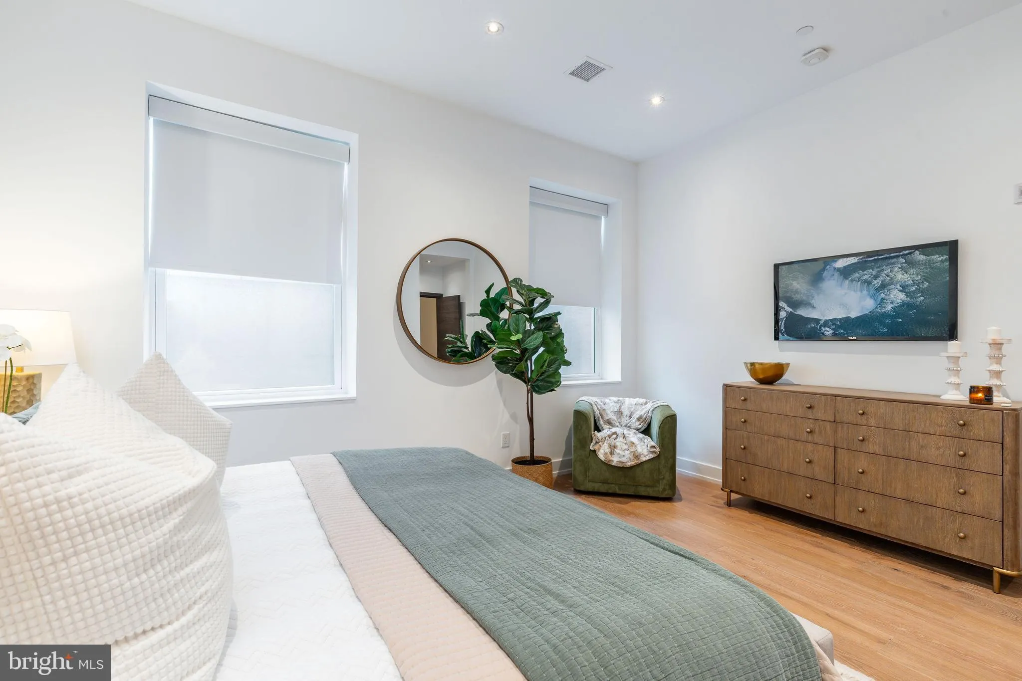 Philadelphia, Pennsylvania 19103, United States, 3 Bedrooms Bedrooms, ,4 BathroomsBathrooms,Residential,Active,183273