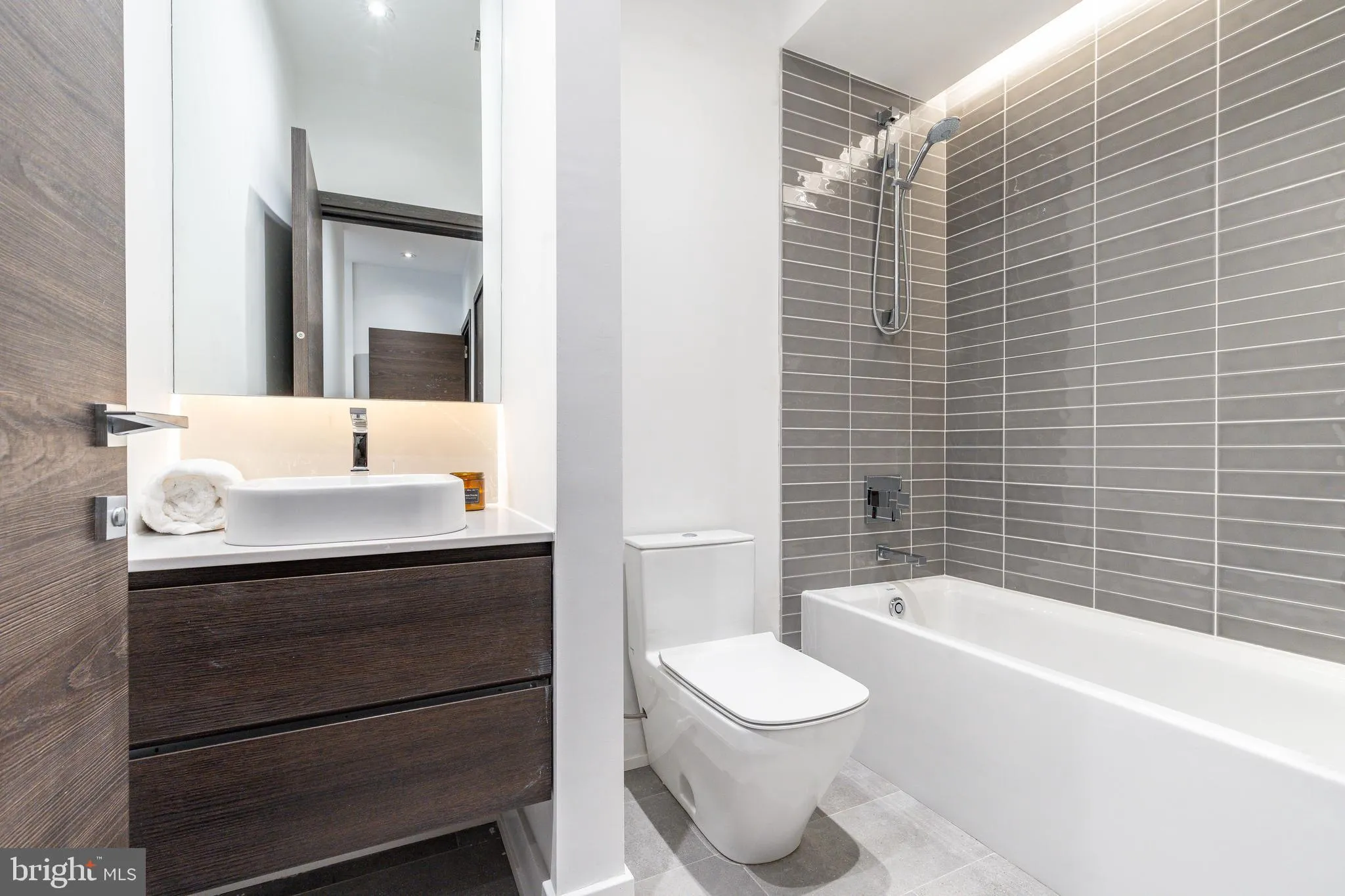 Philadelphia, Pennsylvania 19103, United States, 3 Bedrooms Bedrooms, ,4 BathroomsBathrooms,Residential,Active,183273