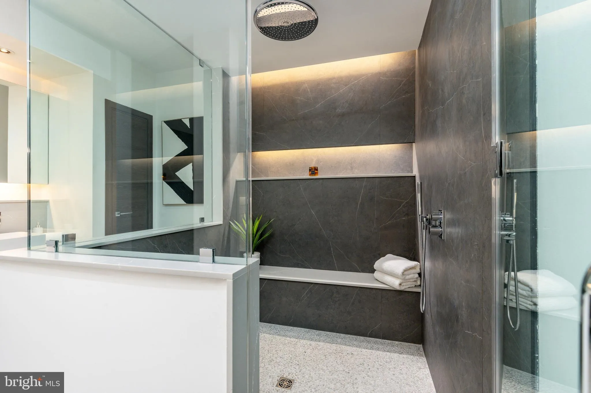 Philadelphia, Pennsylvania 19103, United States, 3 Bedrooms Bedrooms, ,4 BathroomsBathrooms,Residential,Active,183273