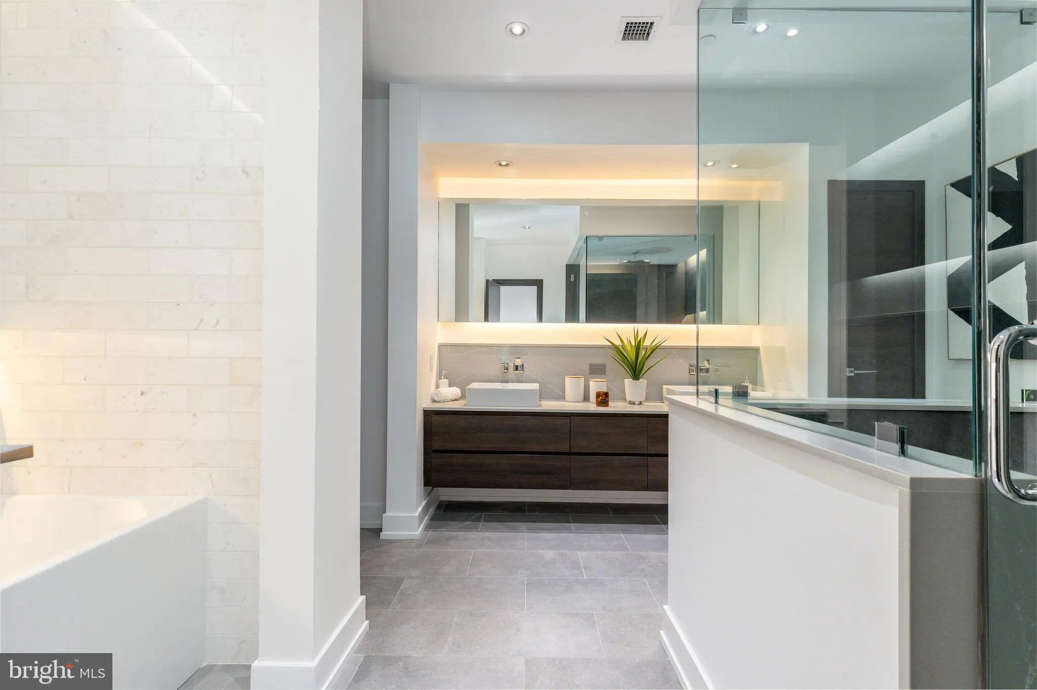 Philadelphia, Pennsylvania 19103, United States, 3 Bedrooms Bedrooms, ,4 BathroomsBathrooms,Residential,Active,183273