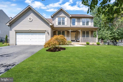Photo of 2 Stonehedge Drive, HIGHTSTOWN, NJ 08520 (MLS # NJME2081600)
