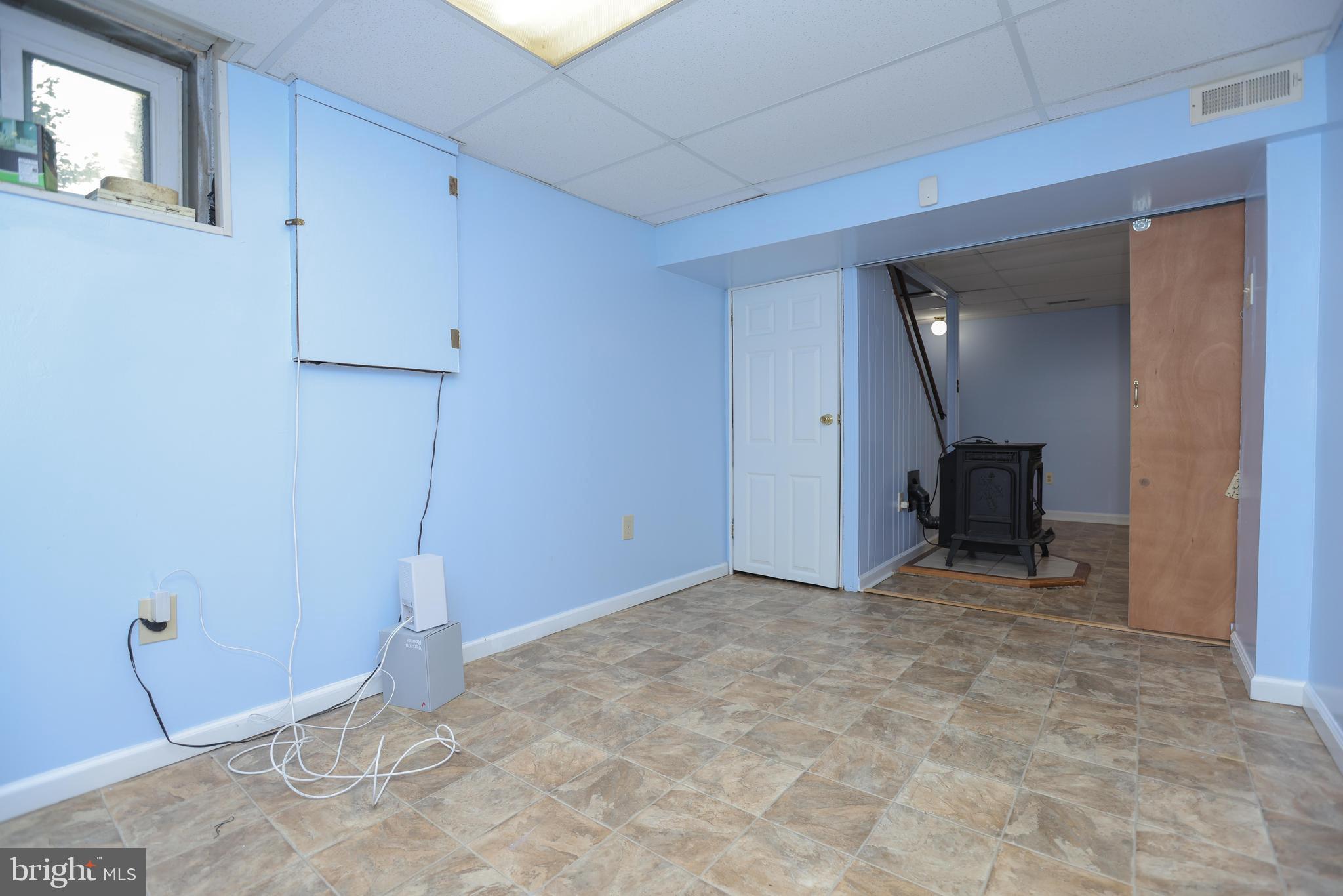 HALLFIELD MANOR - Residential Lease