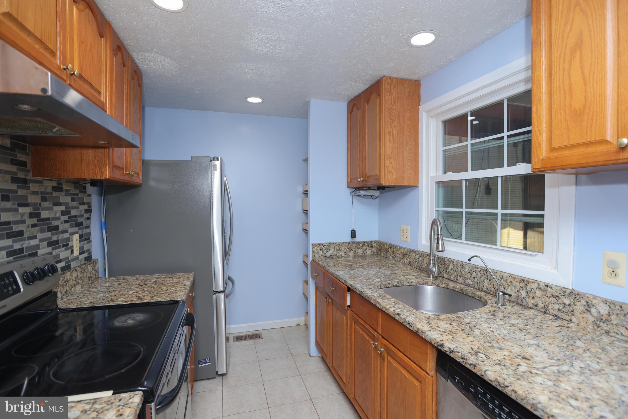 HALLFIELD MANOR - Residential Lease