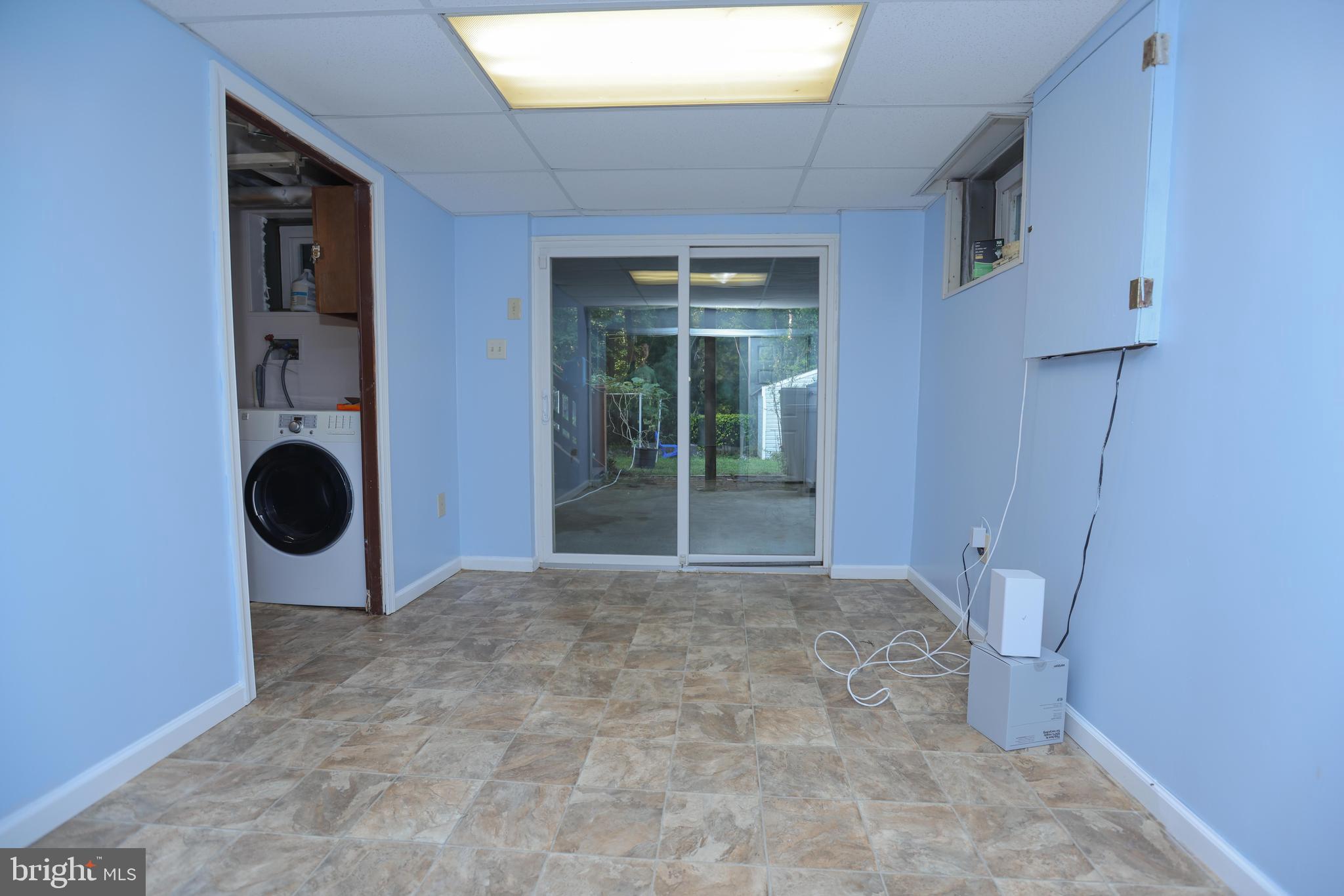 HALLFIELD MANOR - Residential Lease