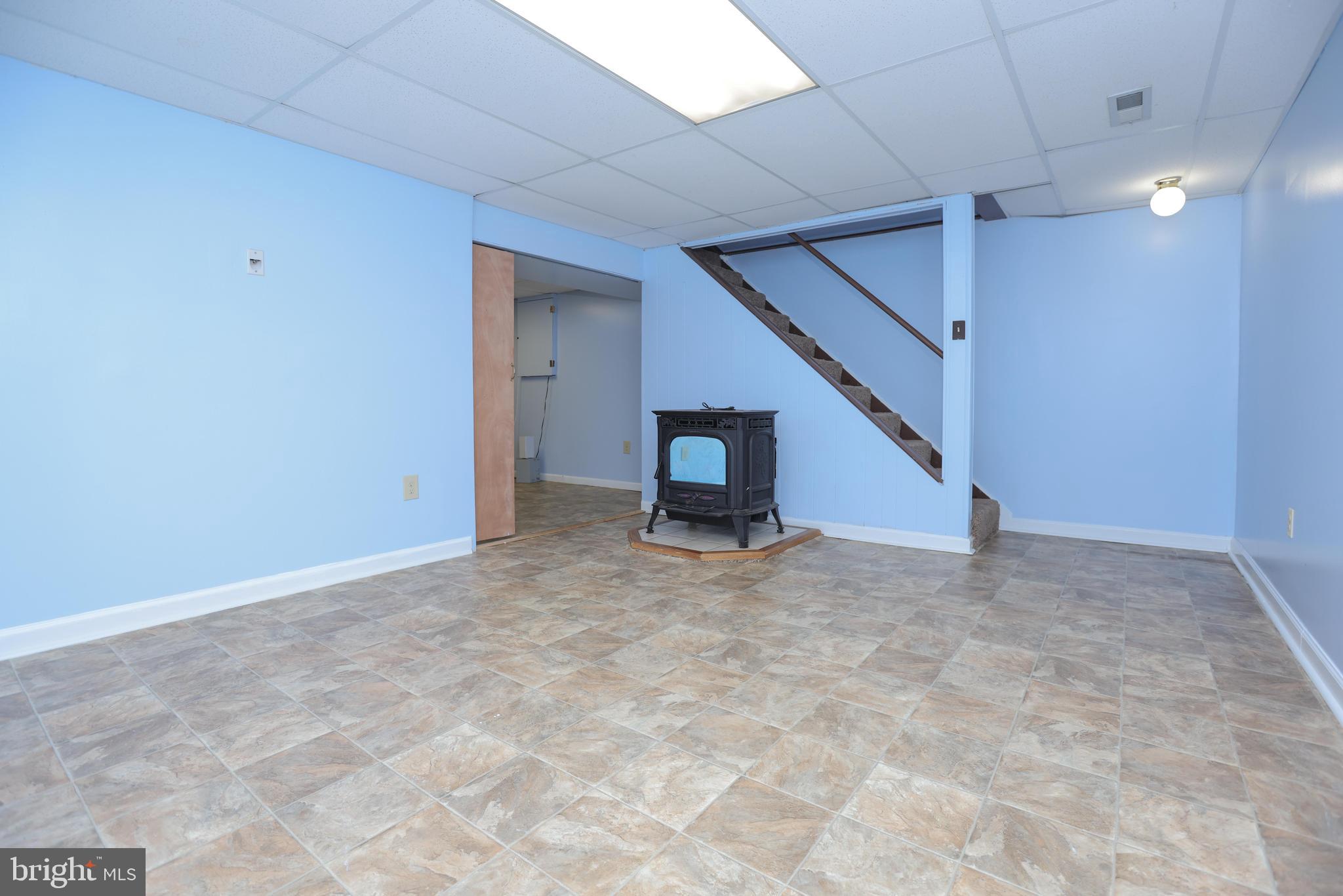 HALLFIELD MANOR - Residential Lease