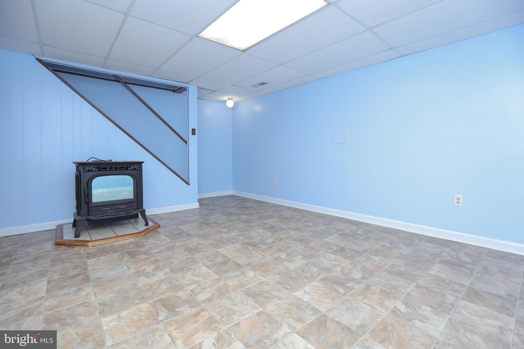 HALLFIELD MANOR - Residential Lease