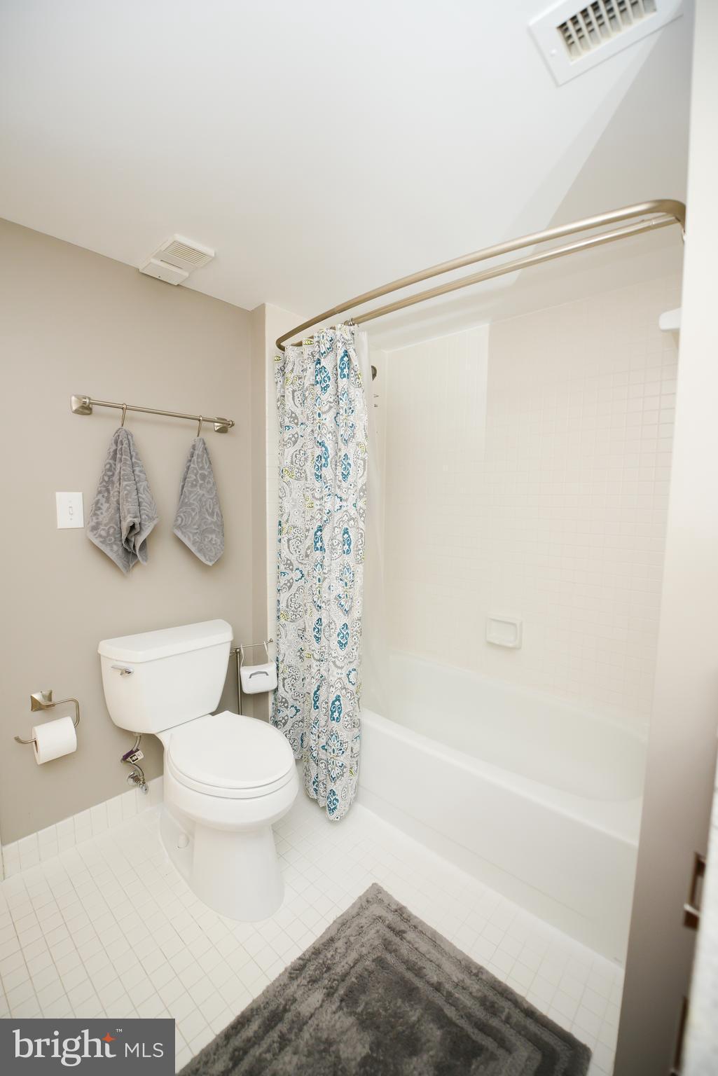 SKYLINE SQUARE CONDO - Residential