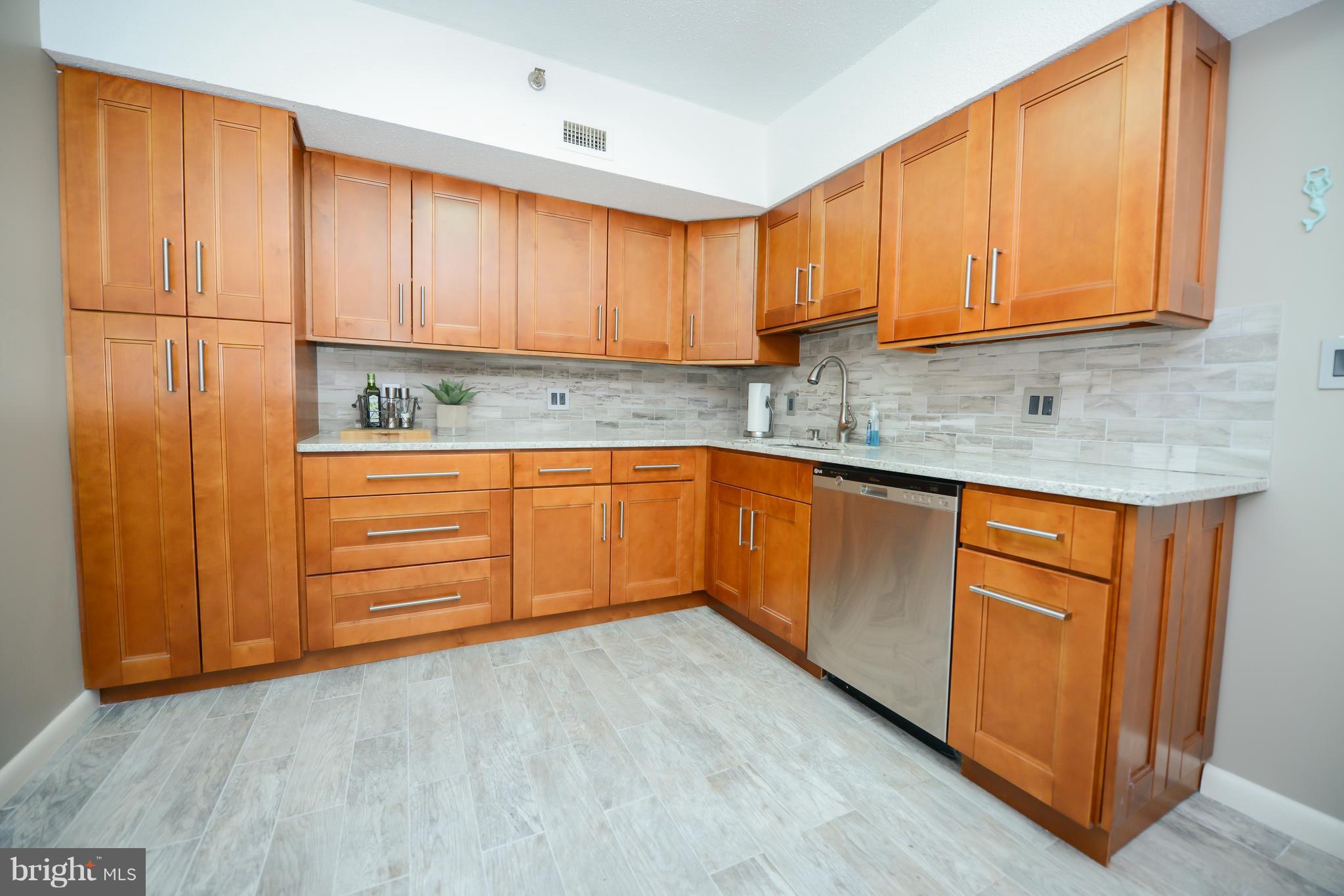 SKYLINE SQUARE CONDO - Residential