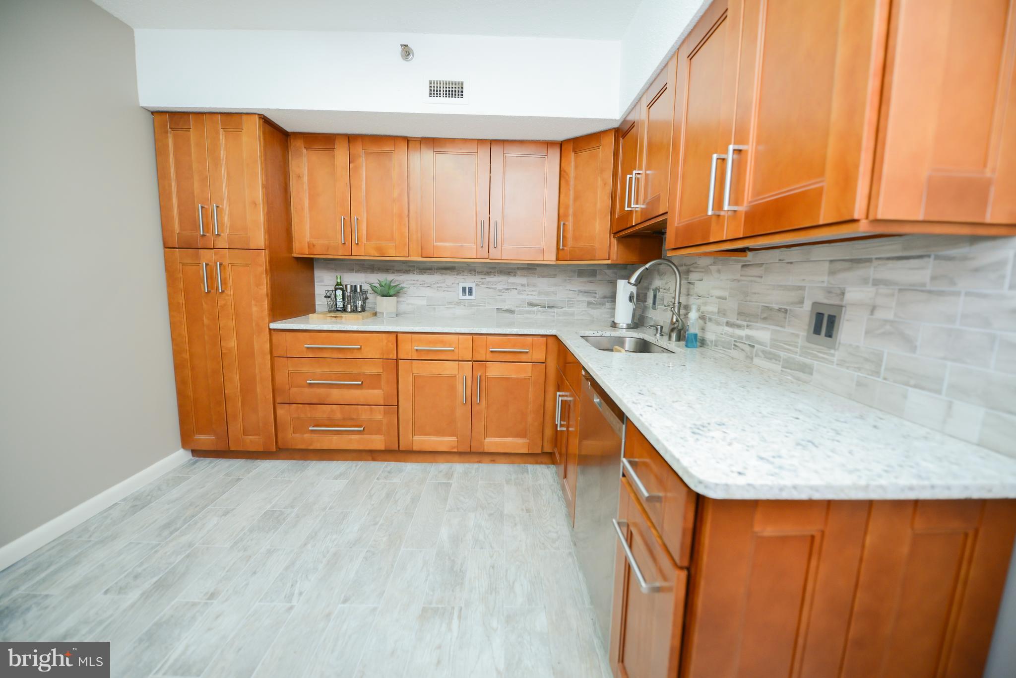 SKYLINE SQUARE CONDO - Residential